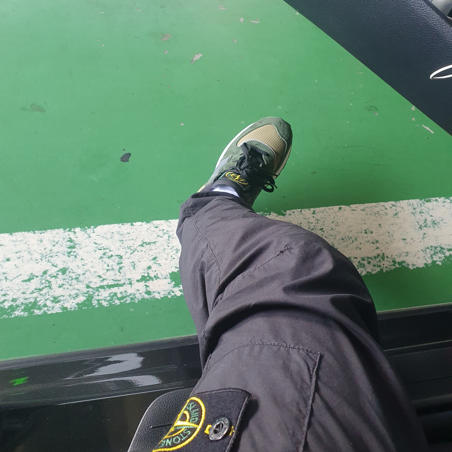New Balance x Stone Island 574 Legacy Dark Green 착용 스타일 - 2