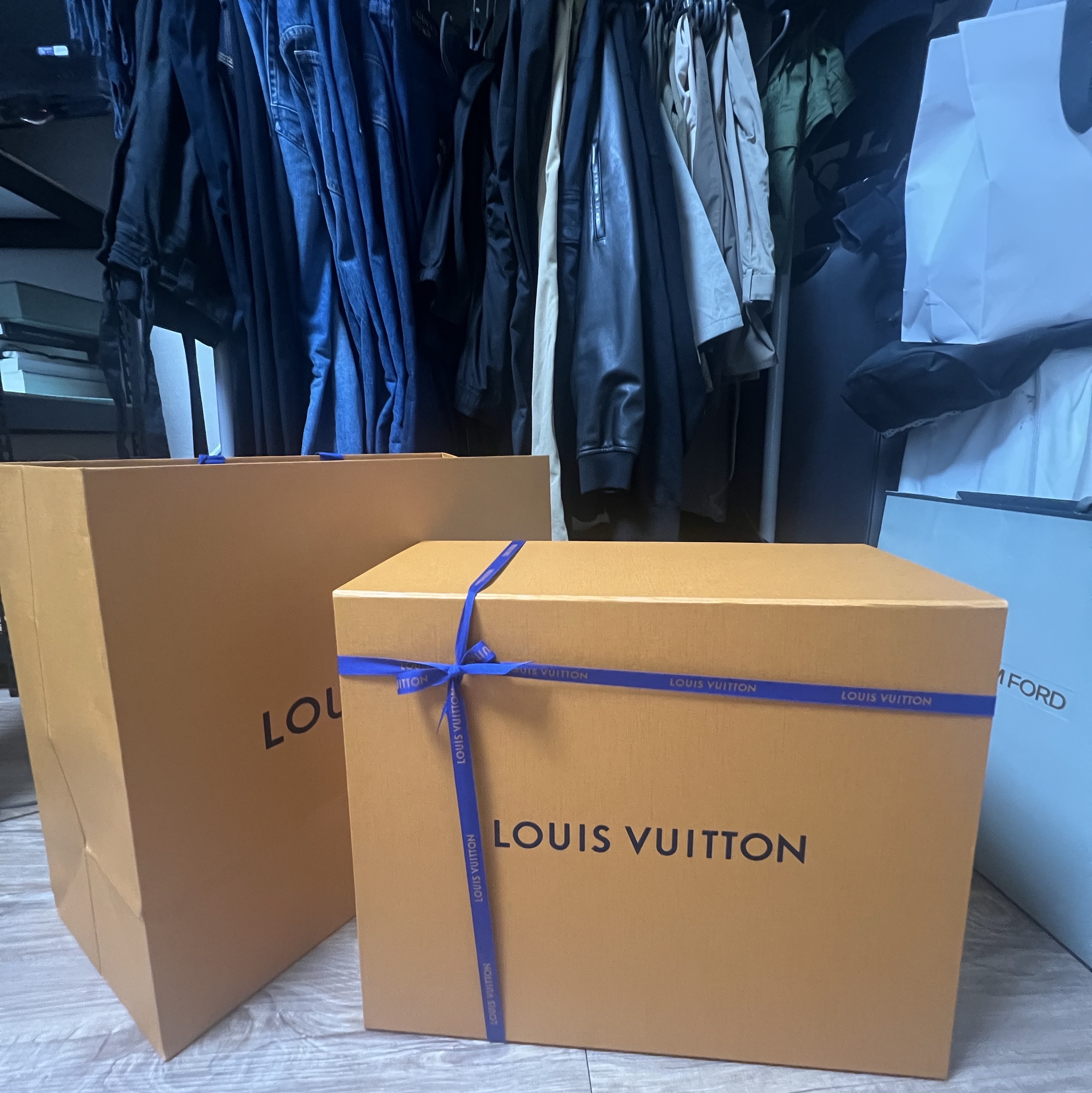 Louis Vuitton Dopp Kit Toilet Pouch Monogram Eclipse 착용 스타일 - 1