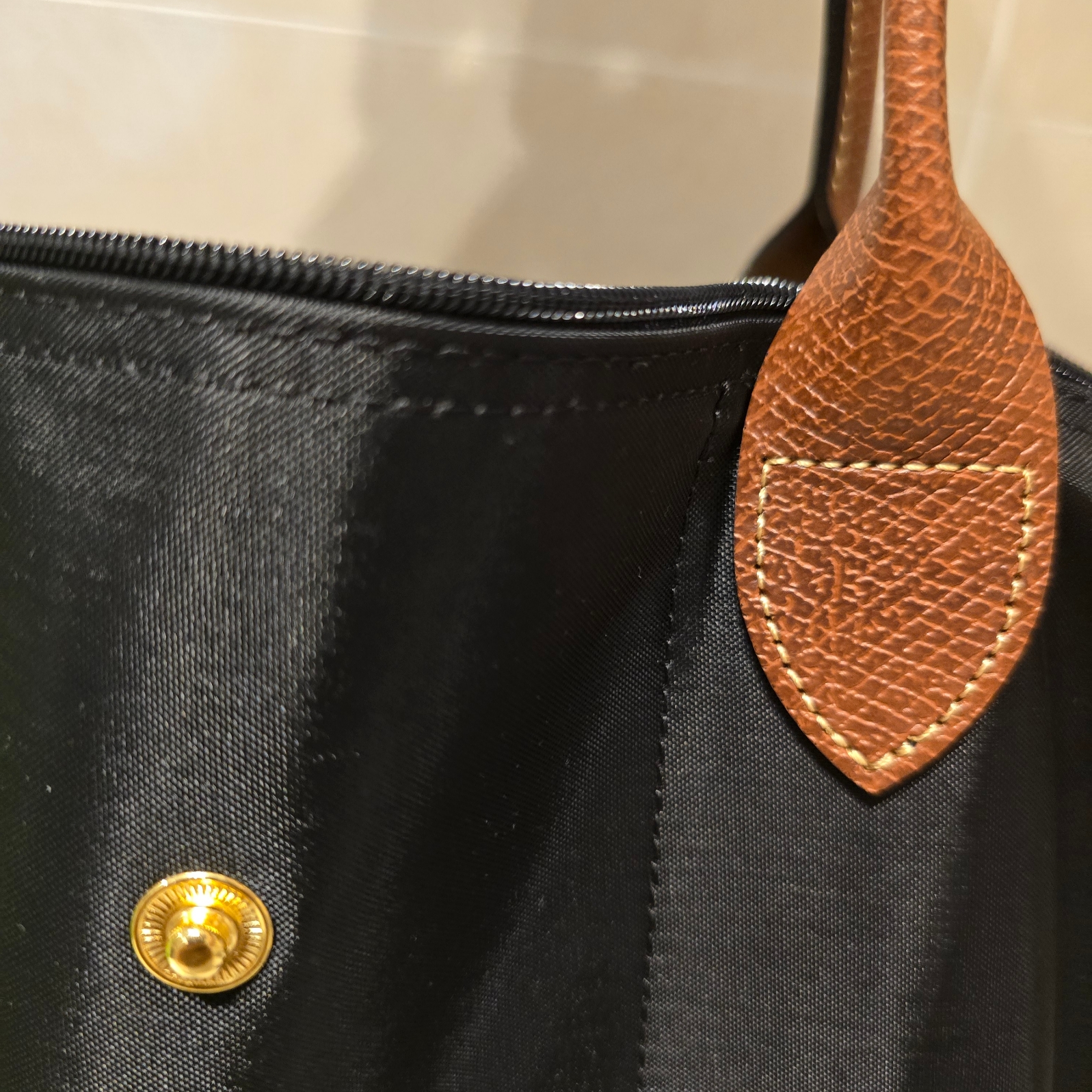 Longchamp Le Pliage Original Tote Bag M Black 착용 스타일 - 4