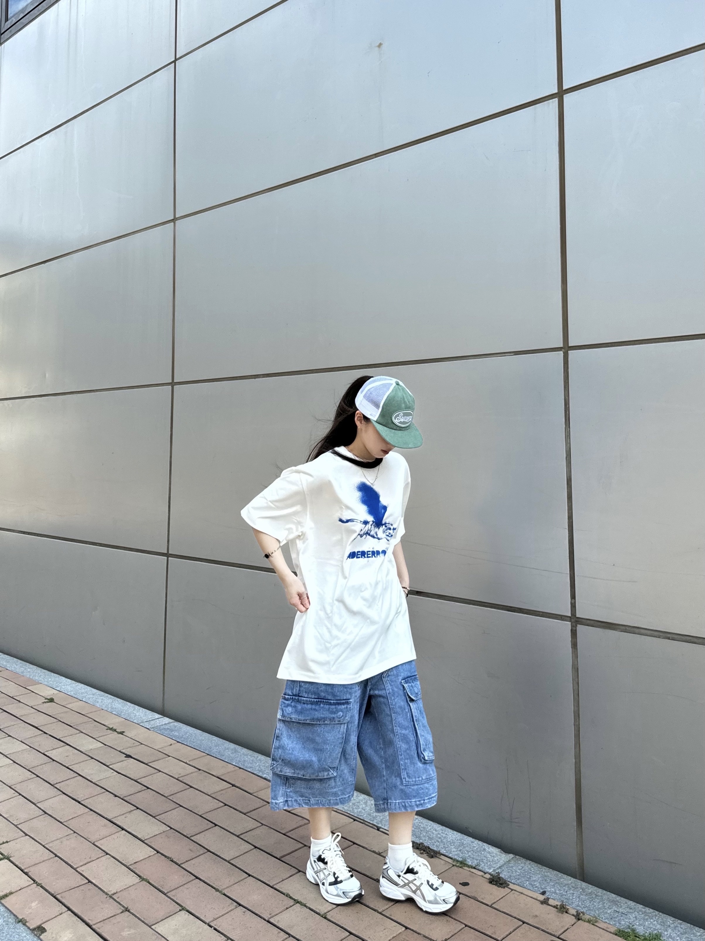 Asics Gel-1130 Cream Pure Silver, Ader Error Aiger T-Shirt Off White 착용 스타일 - 2