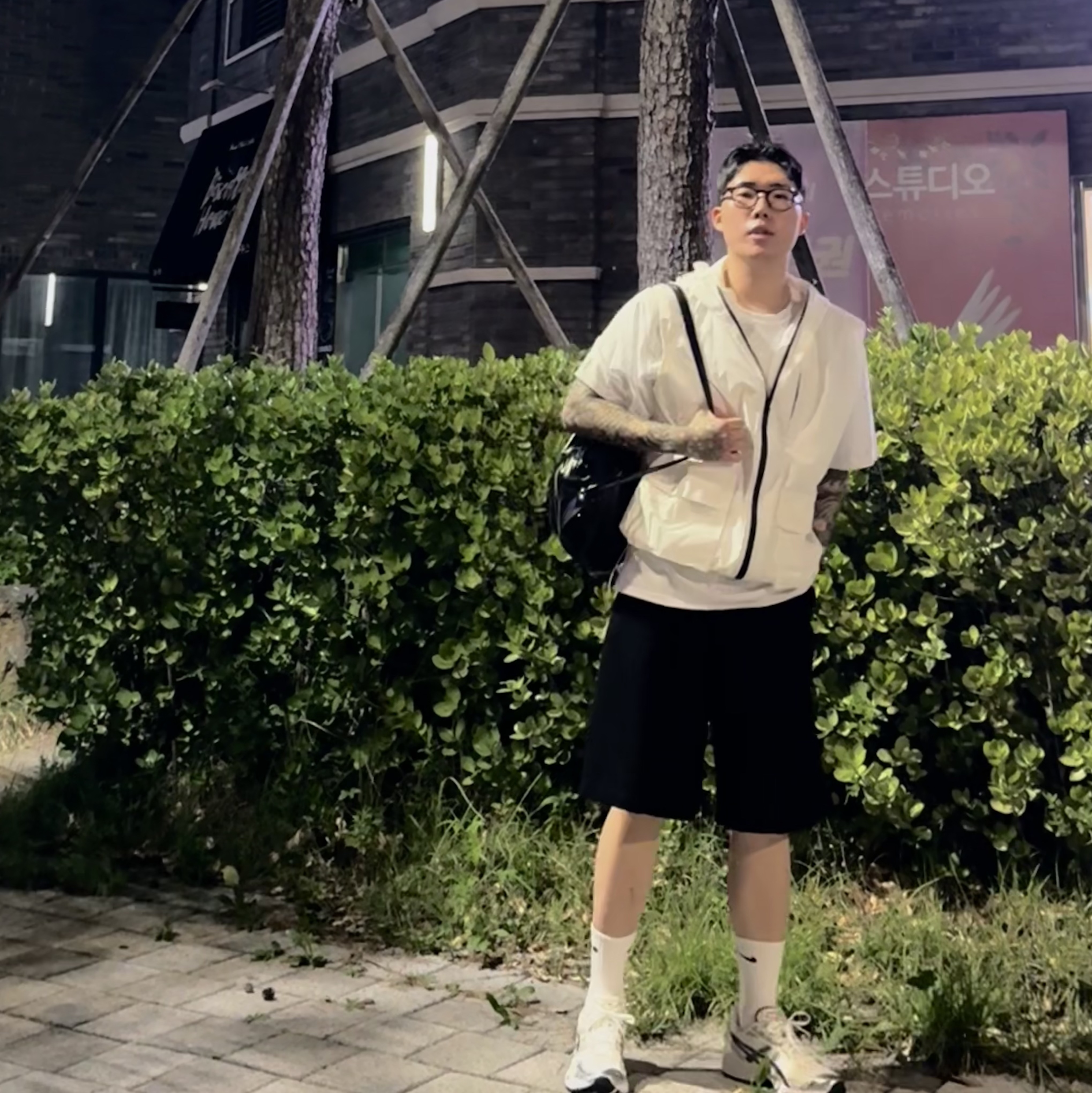 Matin Kim String Coating Backpack Black, (W) Asics Gel-Kayano 14 White Midnight 착용 스타일