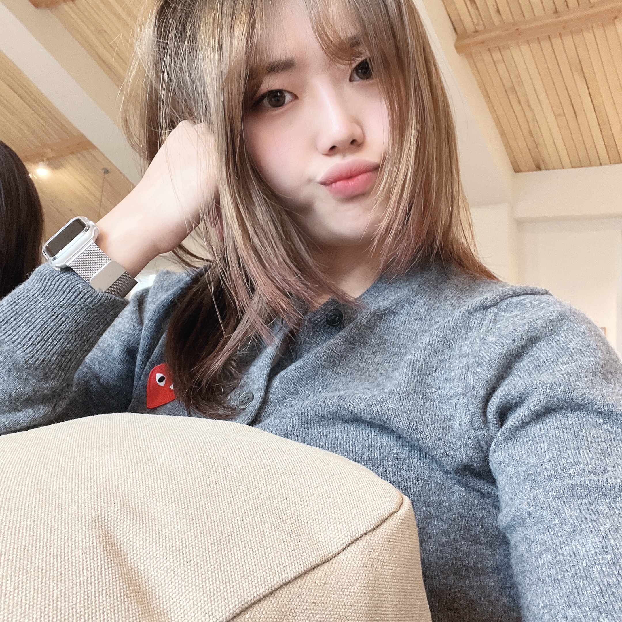 (W) Play Comme des Garcons Red Heart Knit Cardigan Grey 착용 스타일