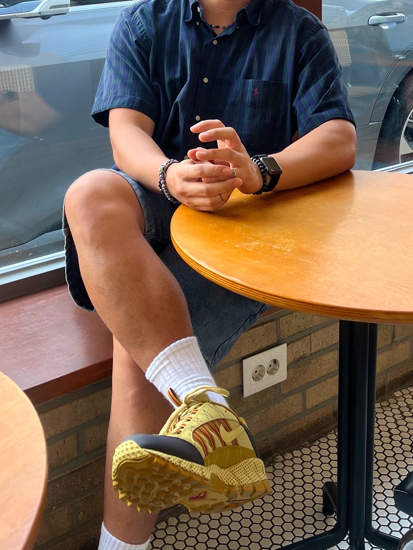 Nike Air Humara Buff Gold 착용 스타일 - 1