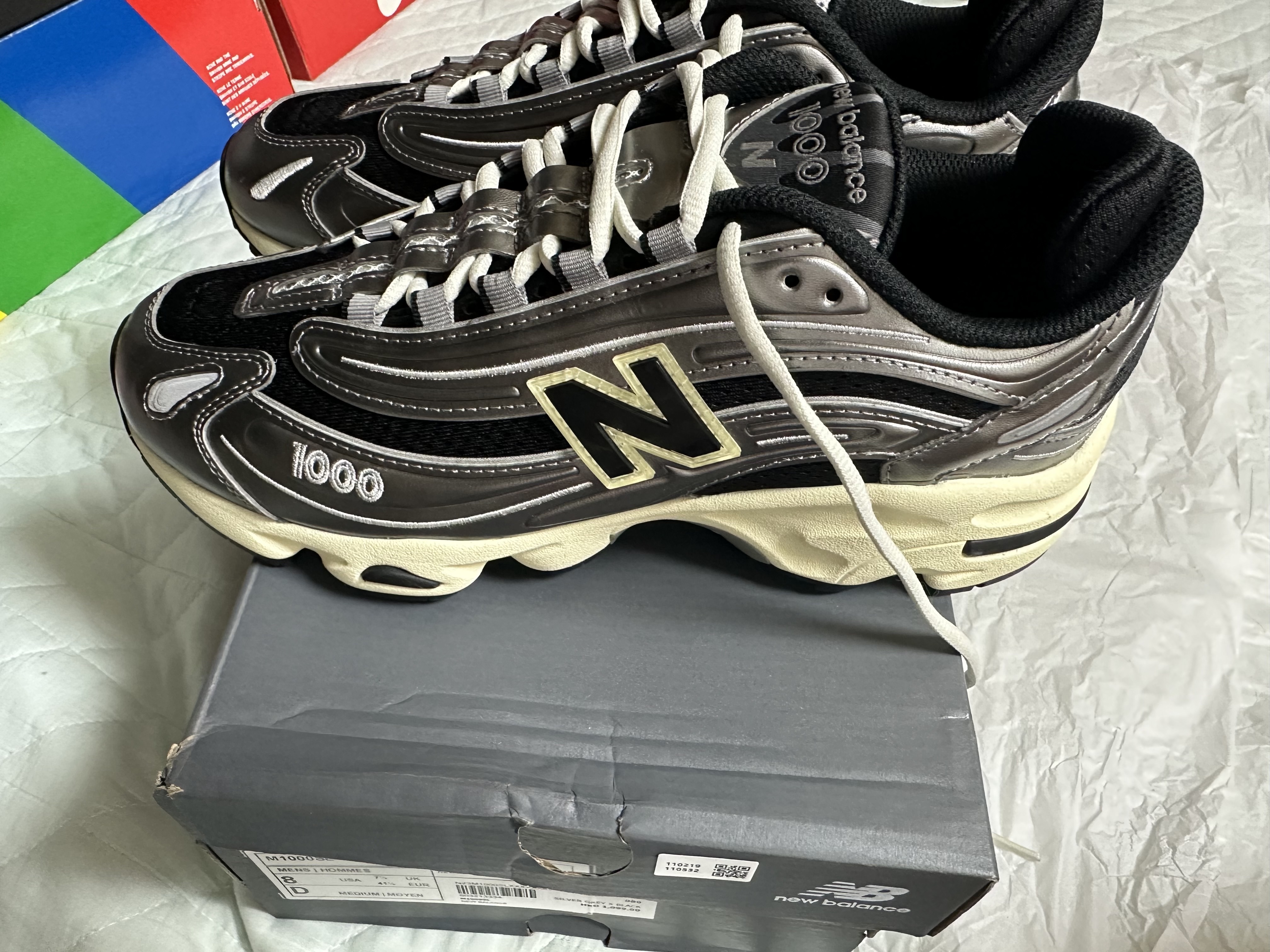 New Balance 1000 Silver Metallic Black 착용 스타일 - 2