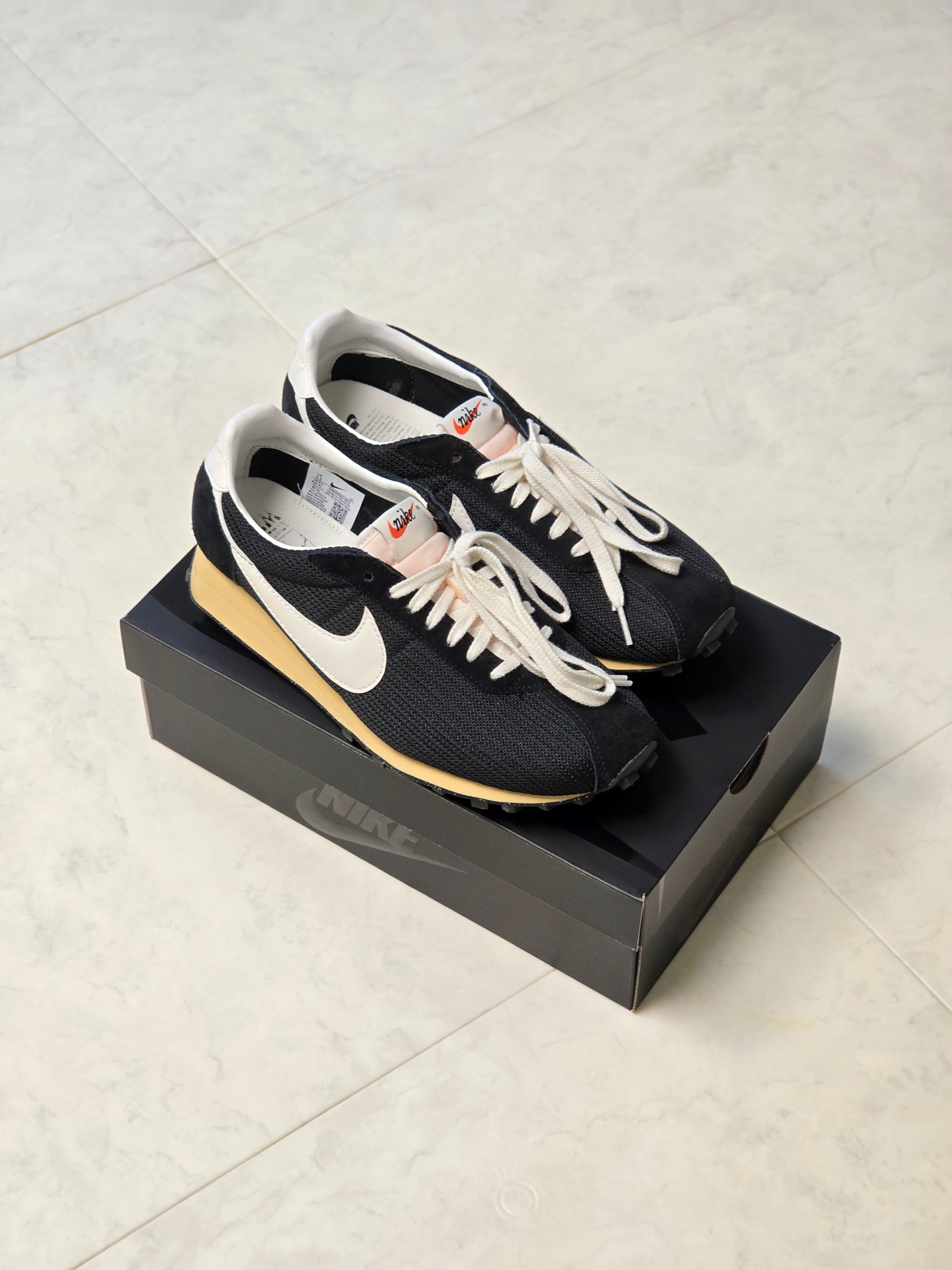 Nike LD-1000 SP Black and Sail 착용 스타일 - 2