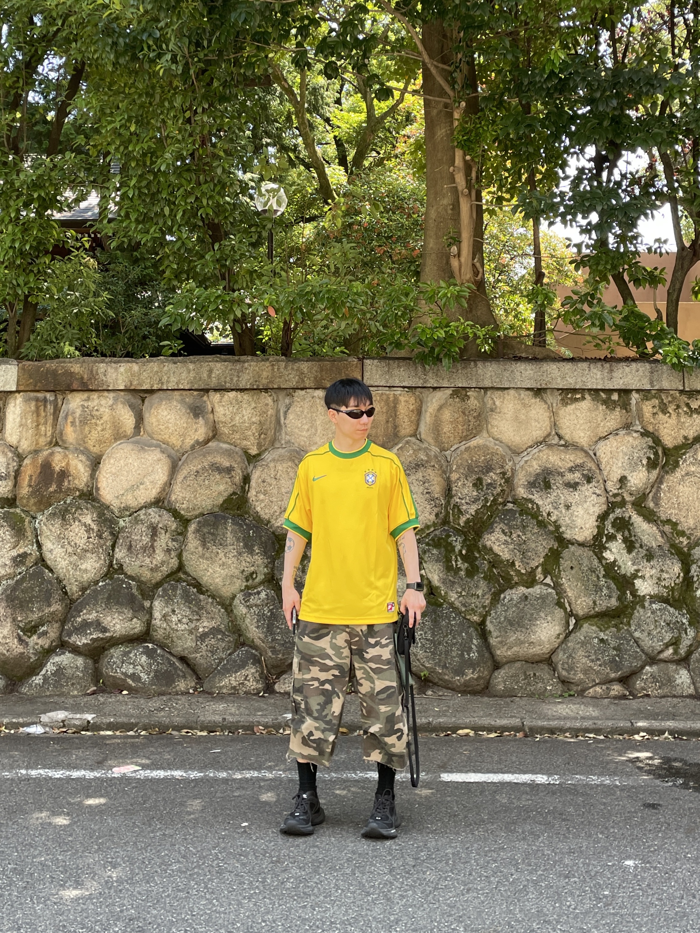 Nike Brazil 1998 Reissue Soccer Replica Jersey Varsity Maize (Non Marking Ver.), Balenciaga Circuit Sneaker Black 착용 스타일 - 3