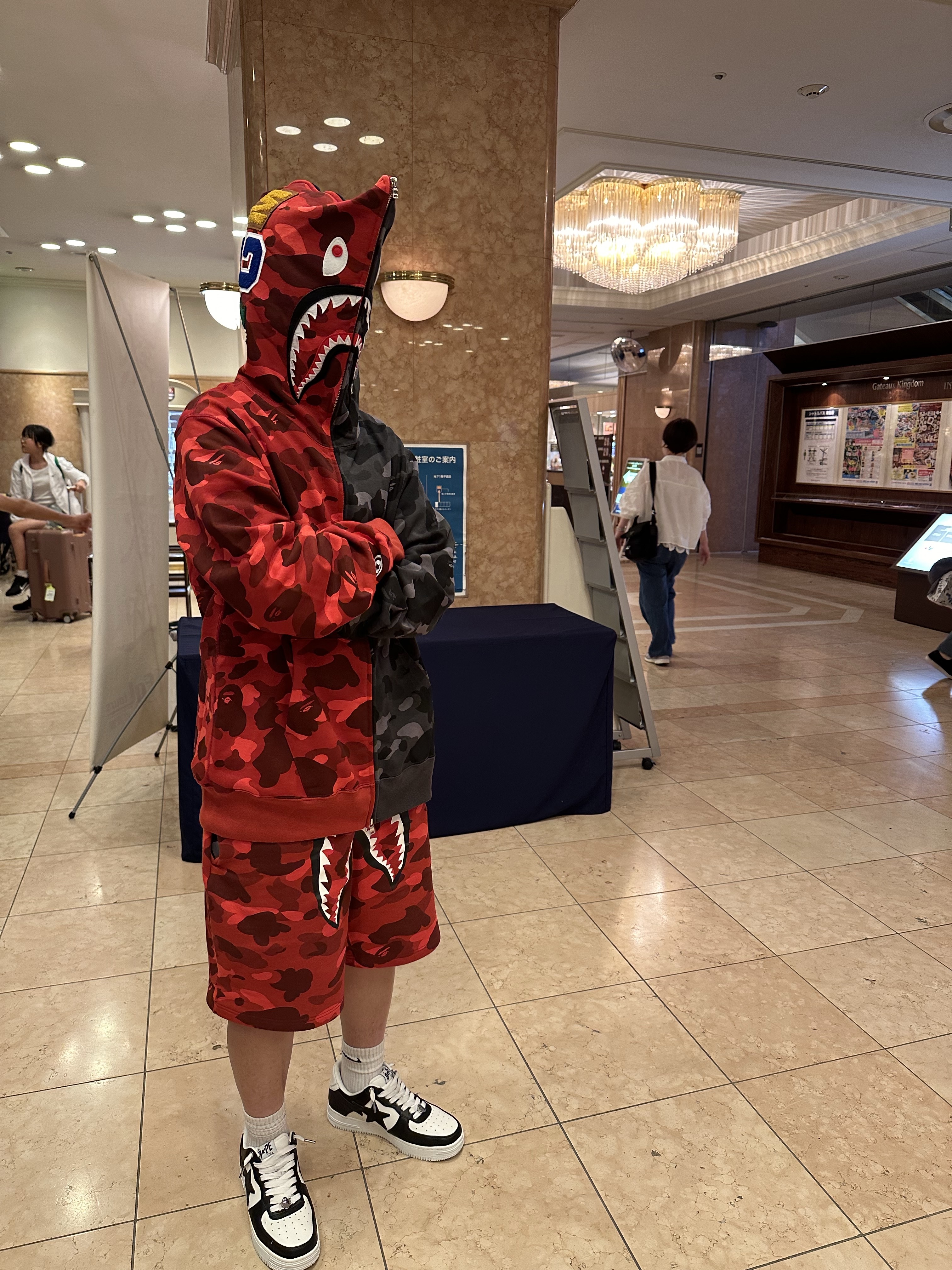 BAPE Color Camo Separate Shark Full Zip Hoodie Red Black, BAPE Bape Sta #4 M2 Black 착용 스타일
