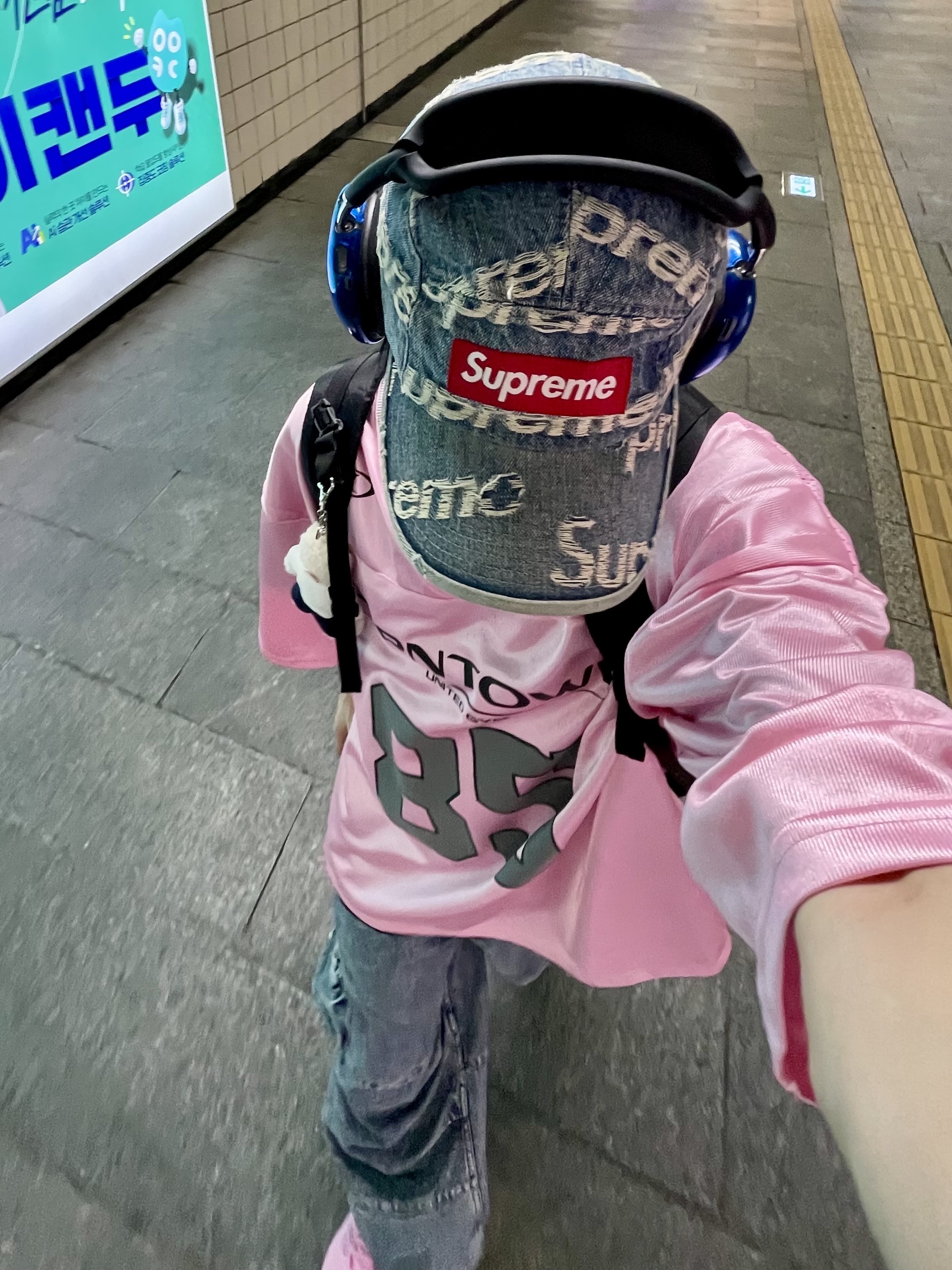 Nike x Stussy Air Max 2013 Psychic Pink, Supreme Backpack Black - 23FW 착용 스타일 - 7