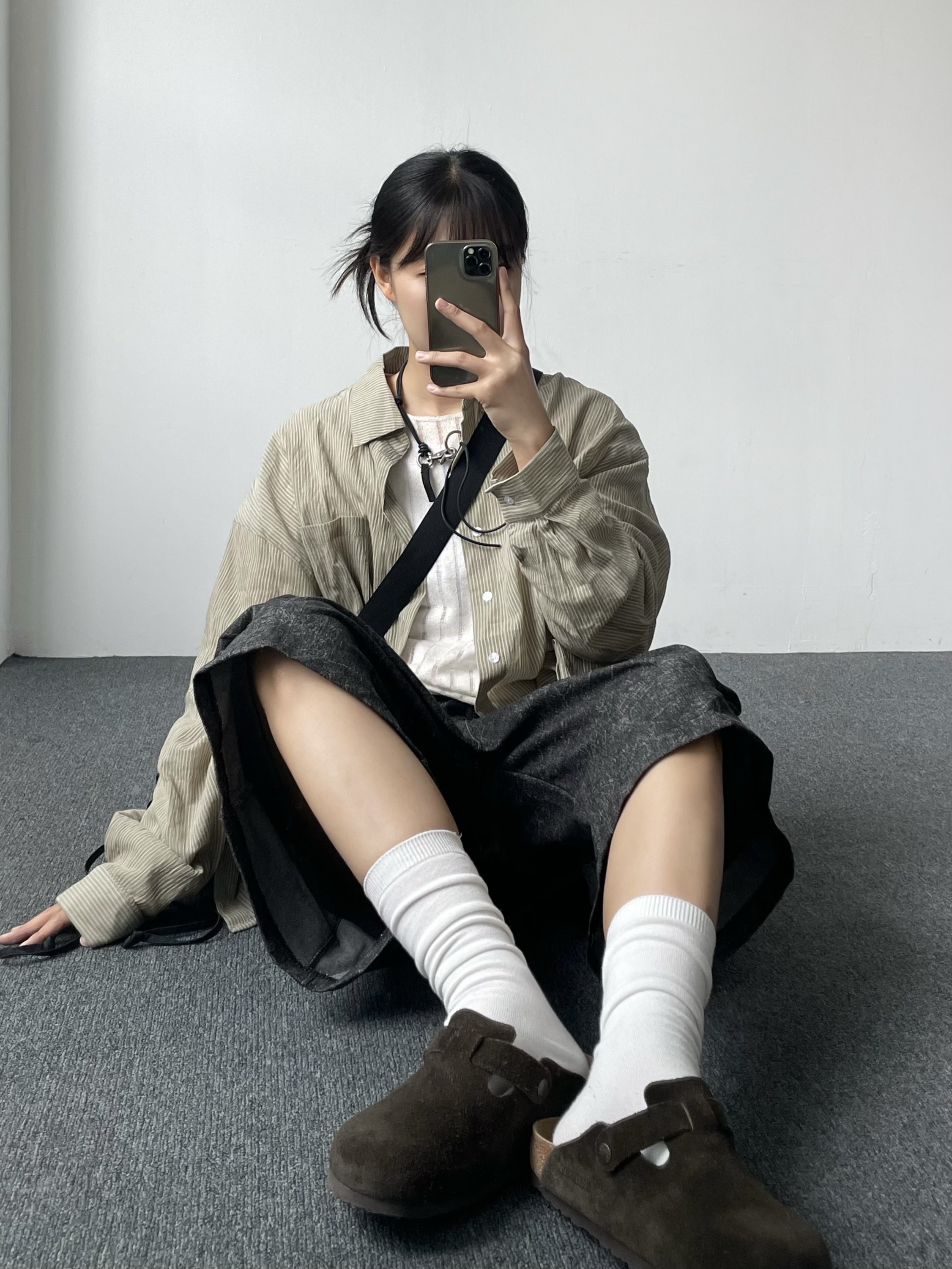 Birkenstock Boston Soft Footbed Mocha - Regular, Our Legacy Ladon Leather Keychain Black 착용 스타일 - 1