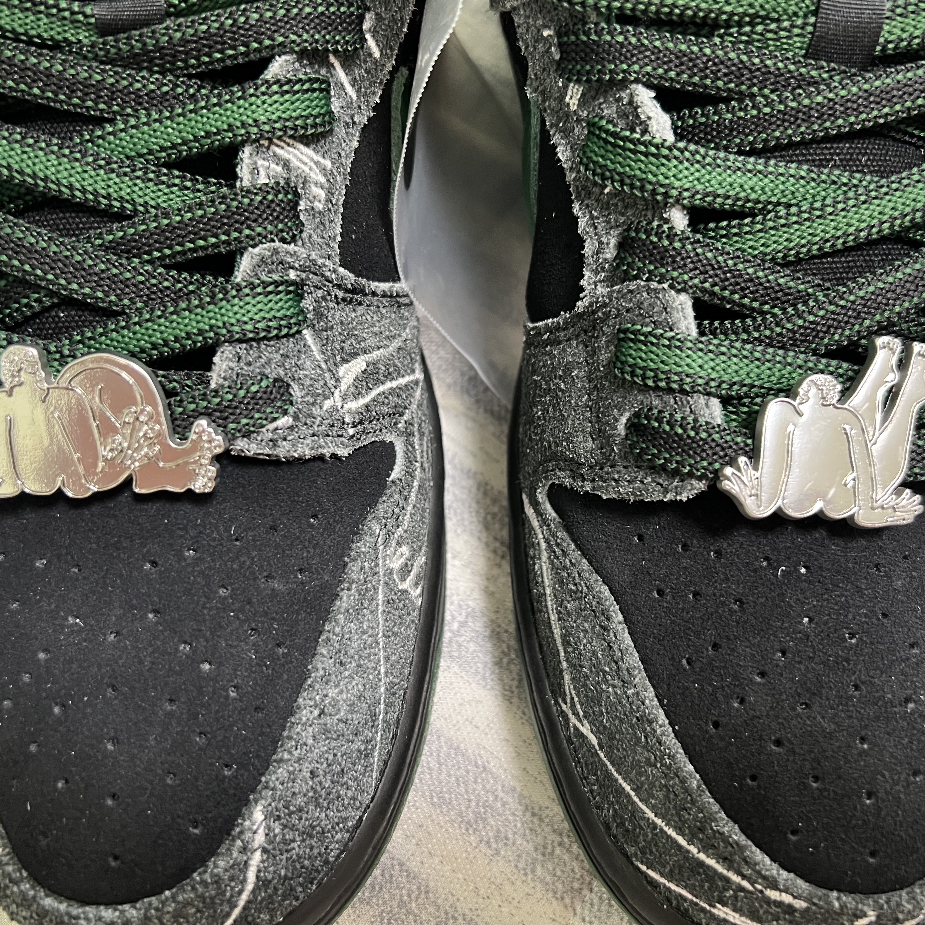 Nike x There SB Dunk Low Pro Anthracite and Gorge Green 착용 스타일 - 7
