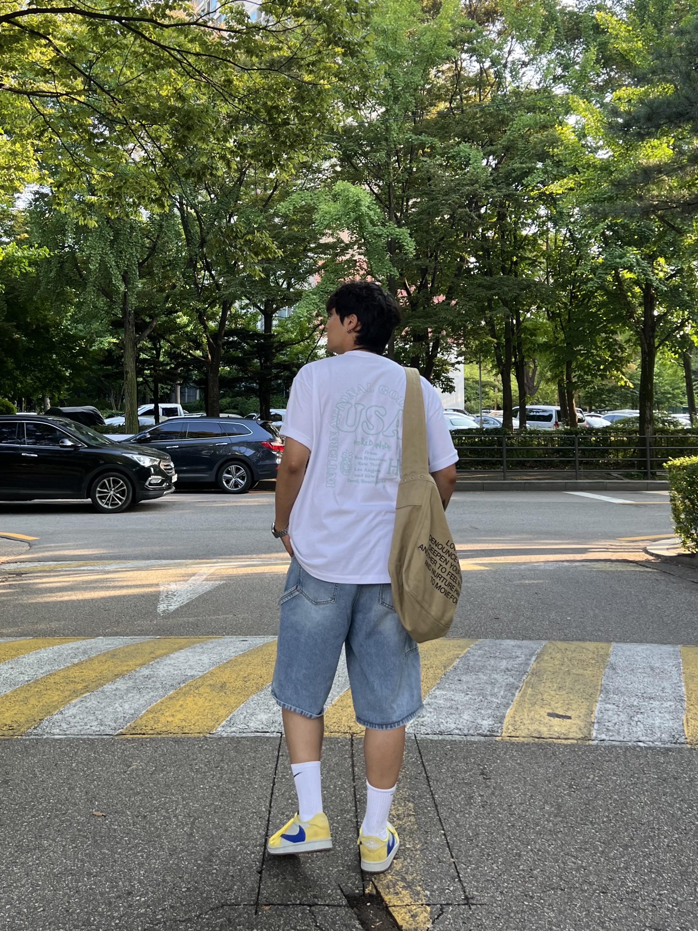 HUF x Reddy Pinnacle T-Shirt White, (W) Jordan 1 x Travis Scott Retro Low OG SP Canary 착용 스타일 - 2