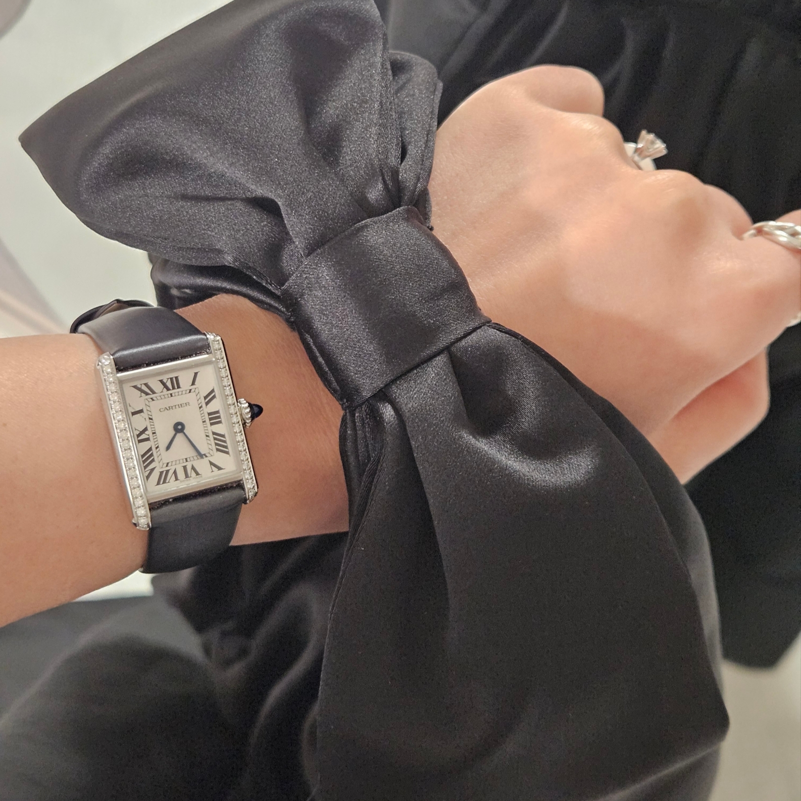 (W) Hermes Small Chaine D'Ancre Enchainee Ring Sterling Silver, Cartier Tank Must Watch Small Quartz Diamond-Set Steel Calfskin Black 착용 스타일 - 3