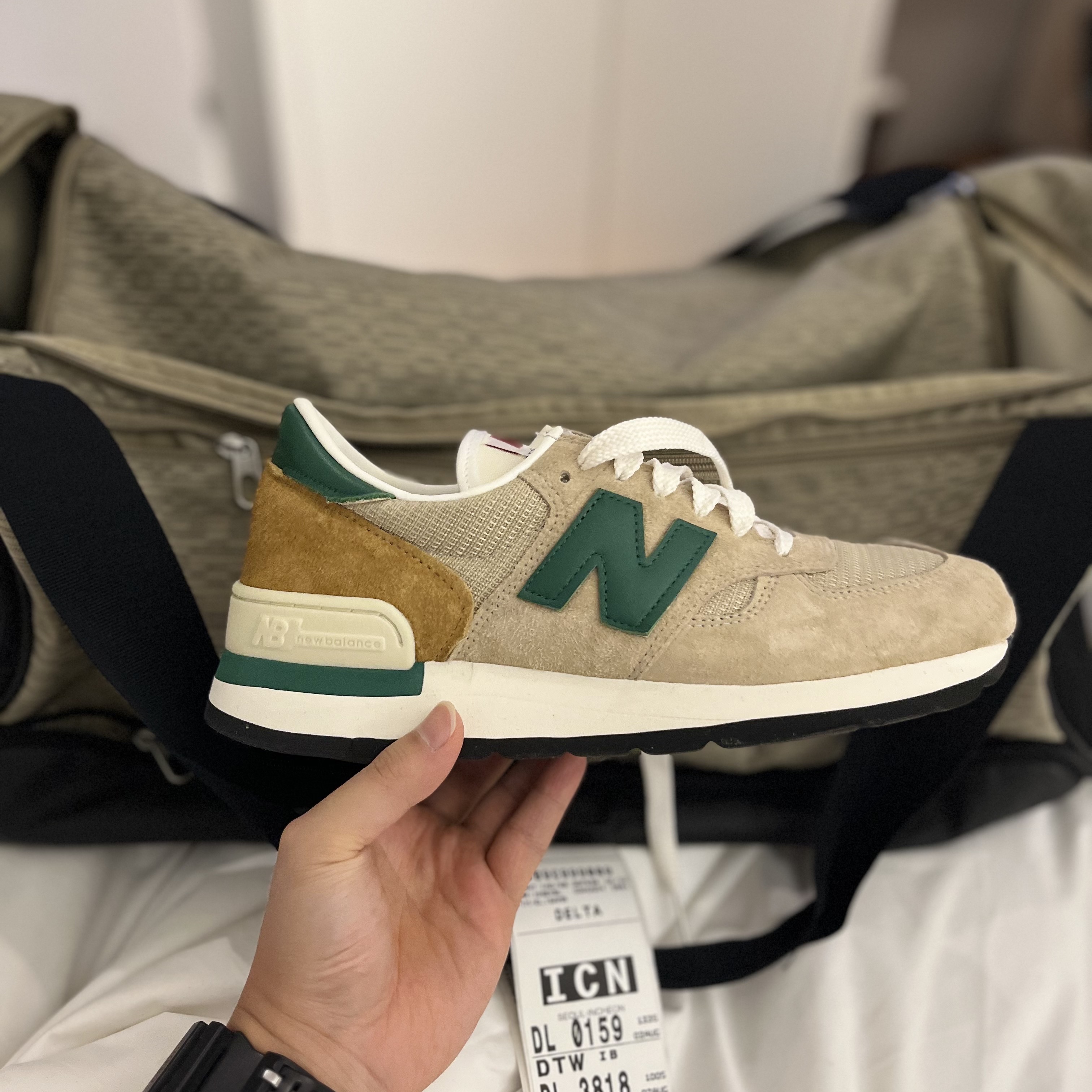 New Balance 990v1 Tan Green 착용 스타일 - 2