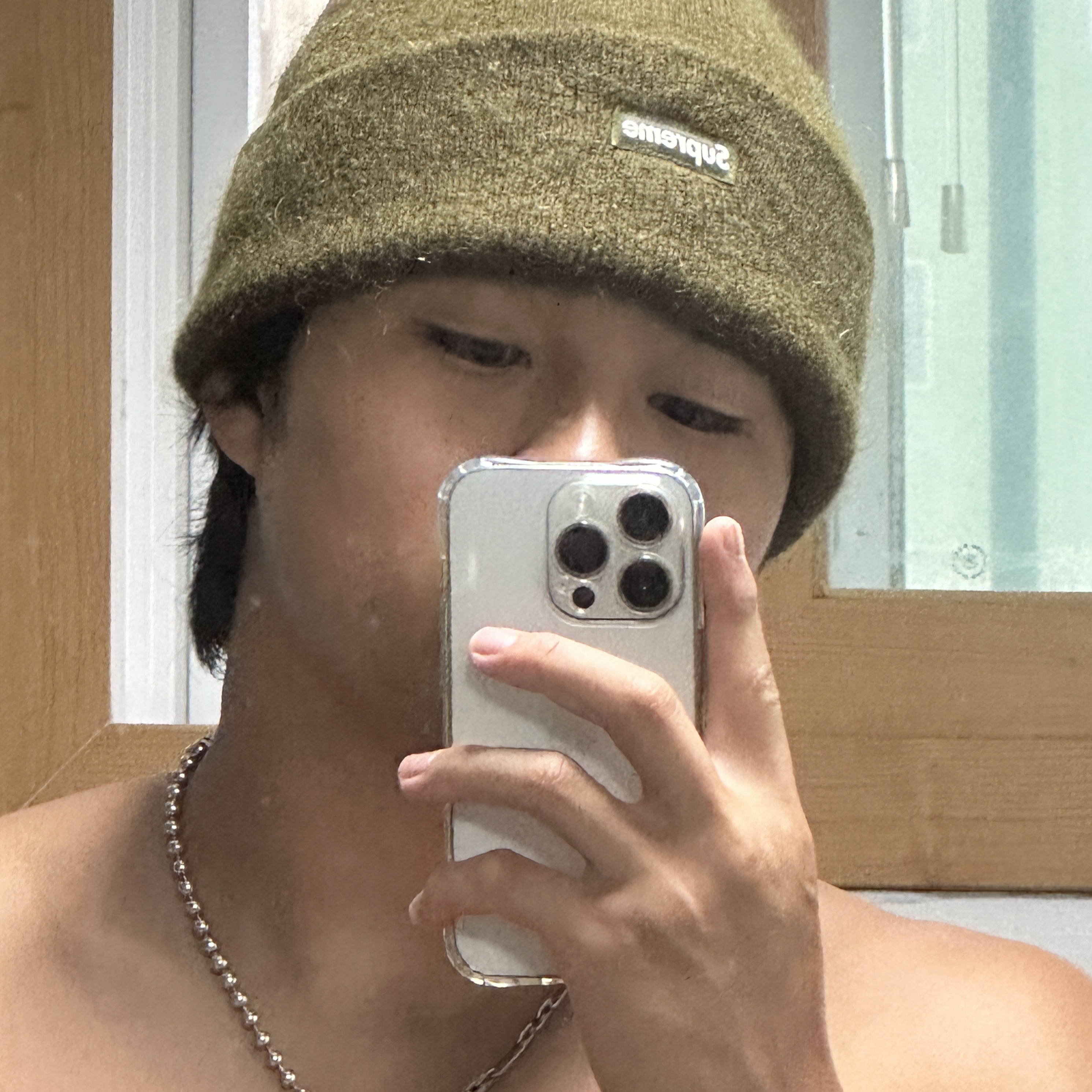 Supreme Mohair Beanie Dark Khaki - 23FW 착용 스타일 - 2