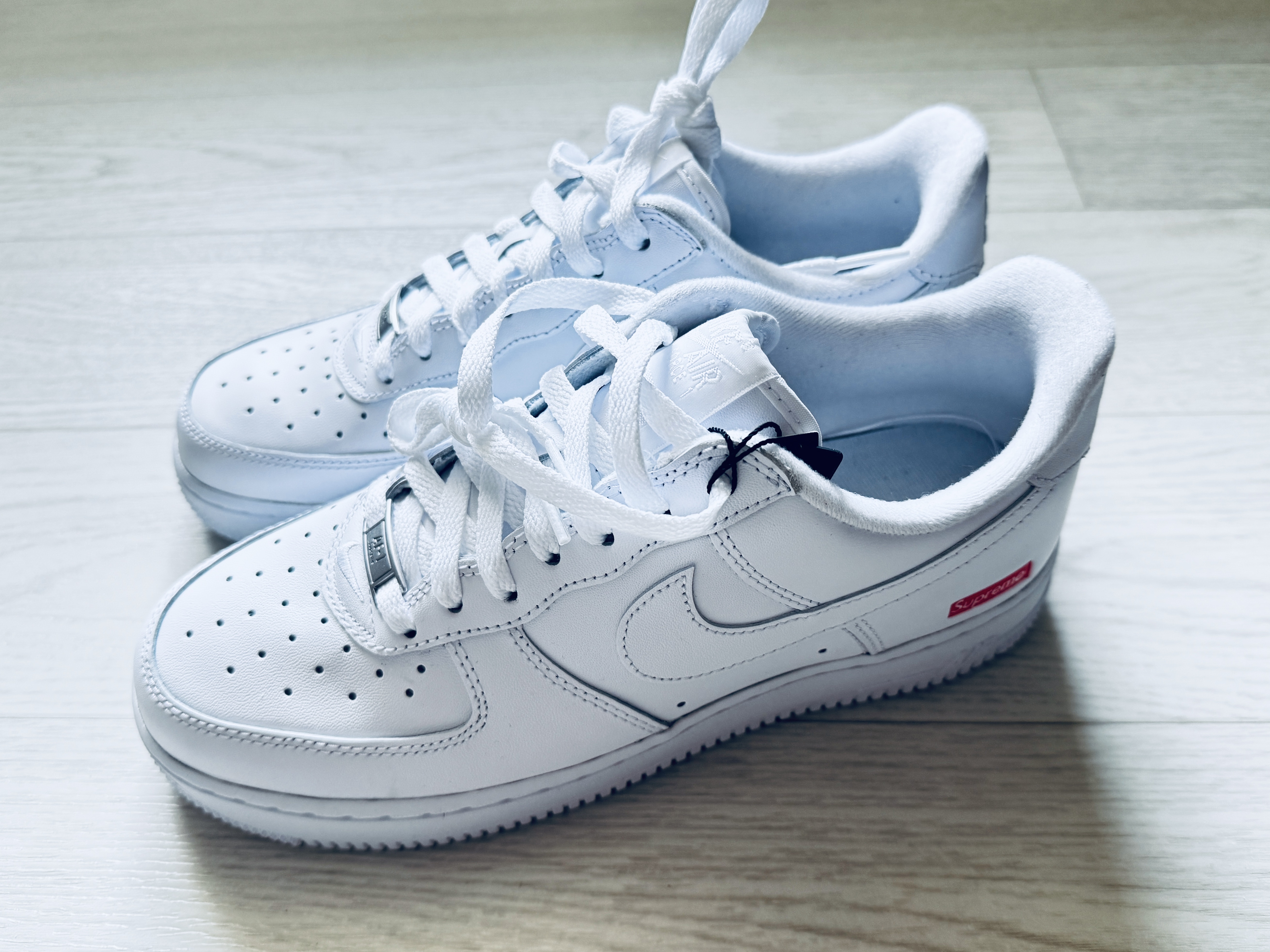 Nike x Supreme Air Force 1 Low White 착용 스타일