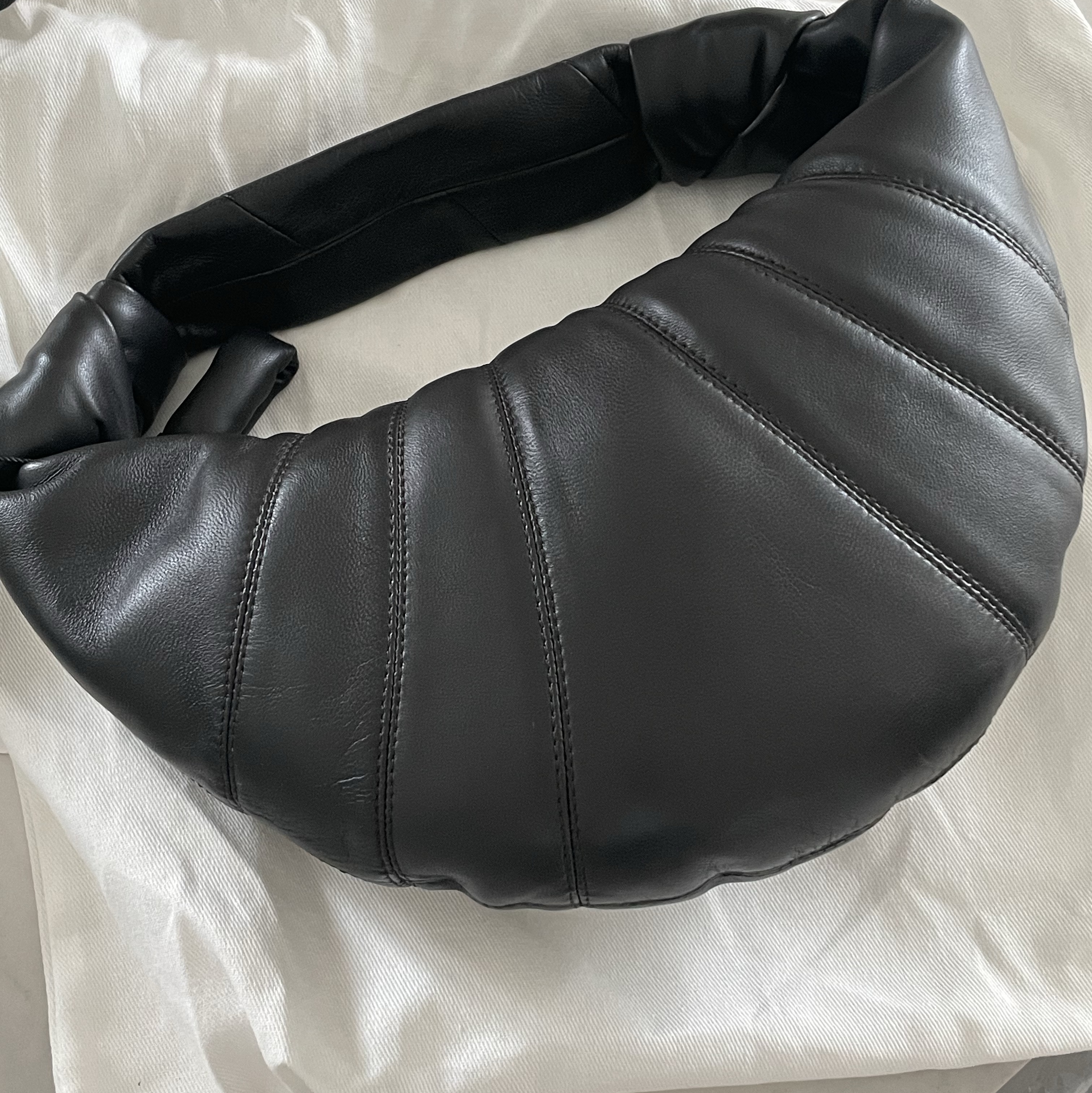 Lemaire Mini Fortune Croissant Bag Soft Nappa Leather Dark Chocolate 착용 스타일