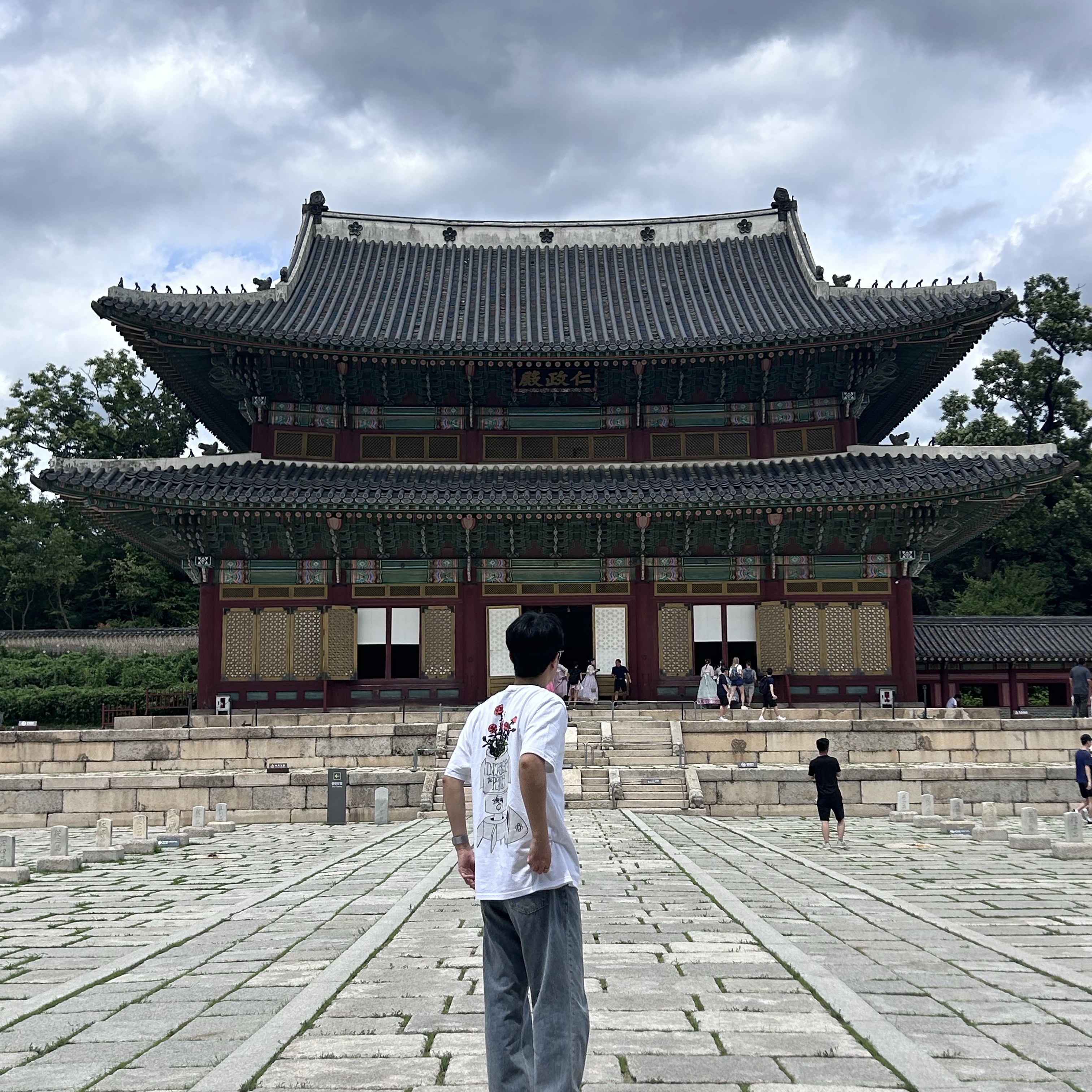 Stussy Flower Bomb T-Shirt White 착용 스타일 - 2