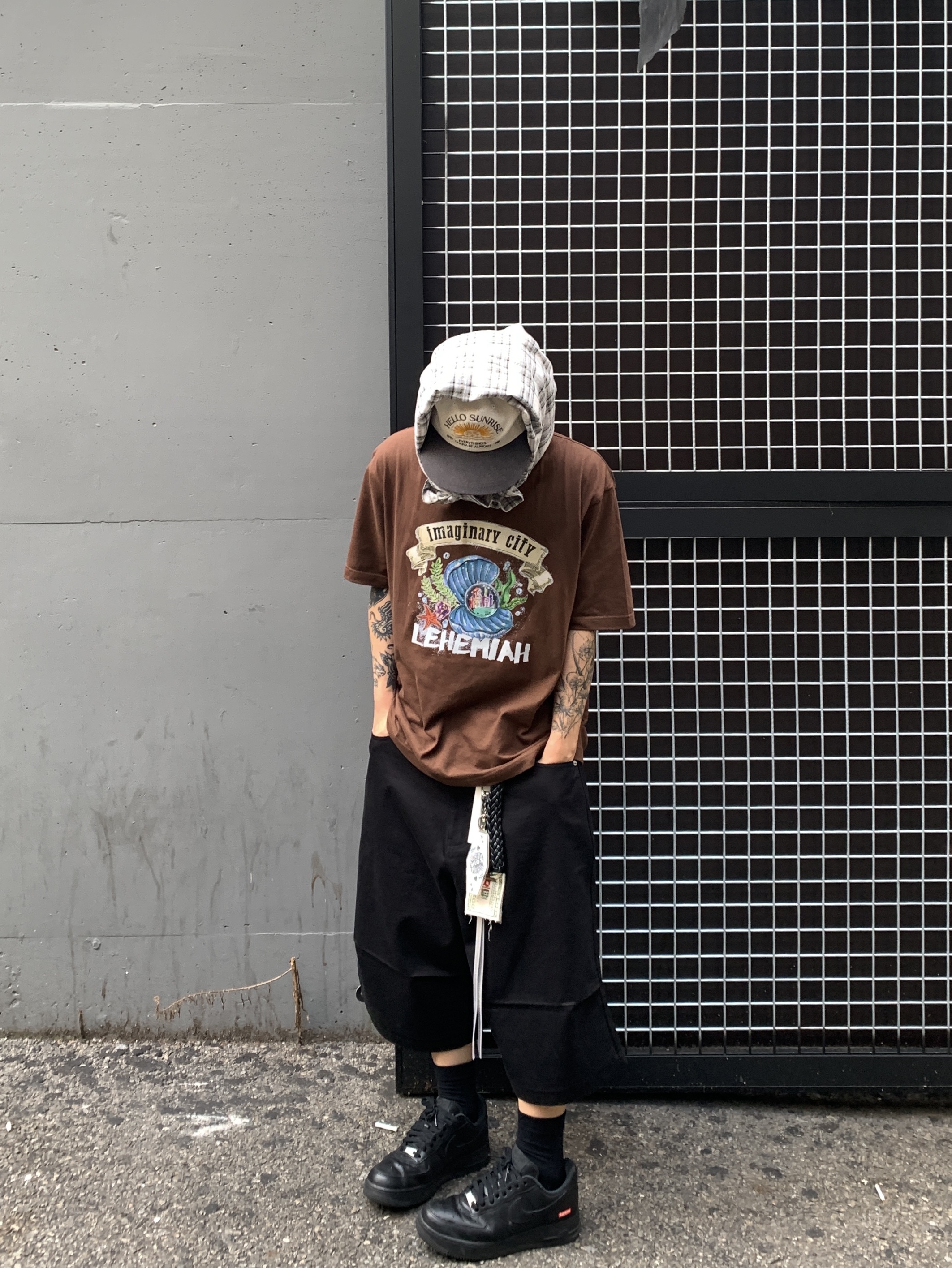 Nike x Supreme Air Force 1 Low Black, Hello Sunrise Washed HS Arch Logo 6Panel Cap Ivory & Navy 착용 스타일 - 2