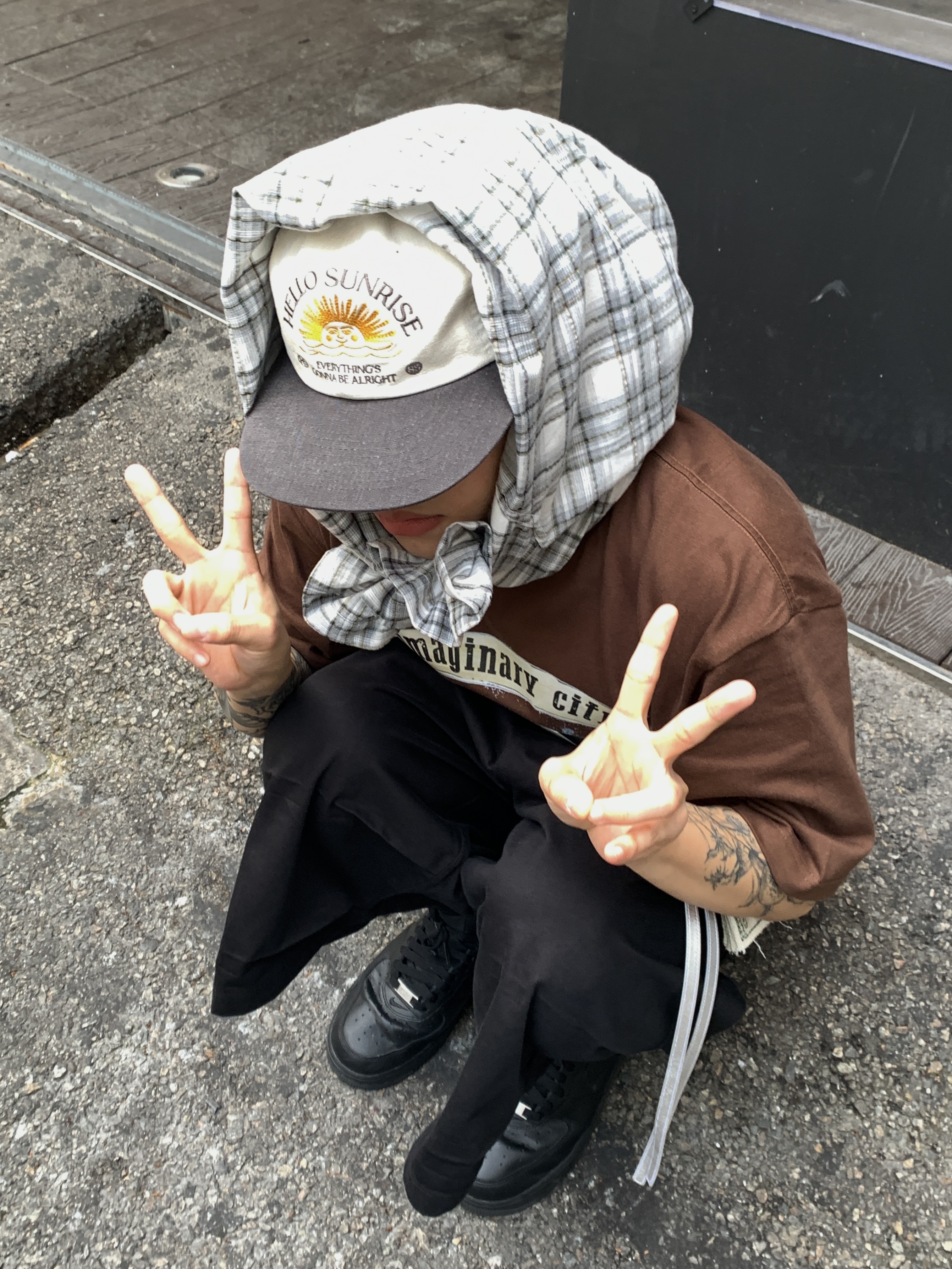 Nike x Supreme Air Force 1 Low Black, Hello Sunrise Washed HS Arch Logo 6Panel Cap Ivory & Navy 착용 스타일 - 5
