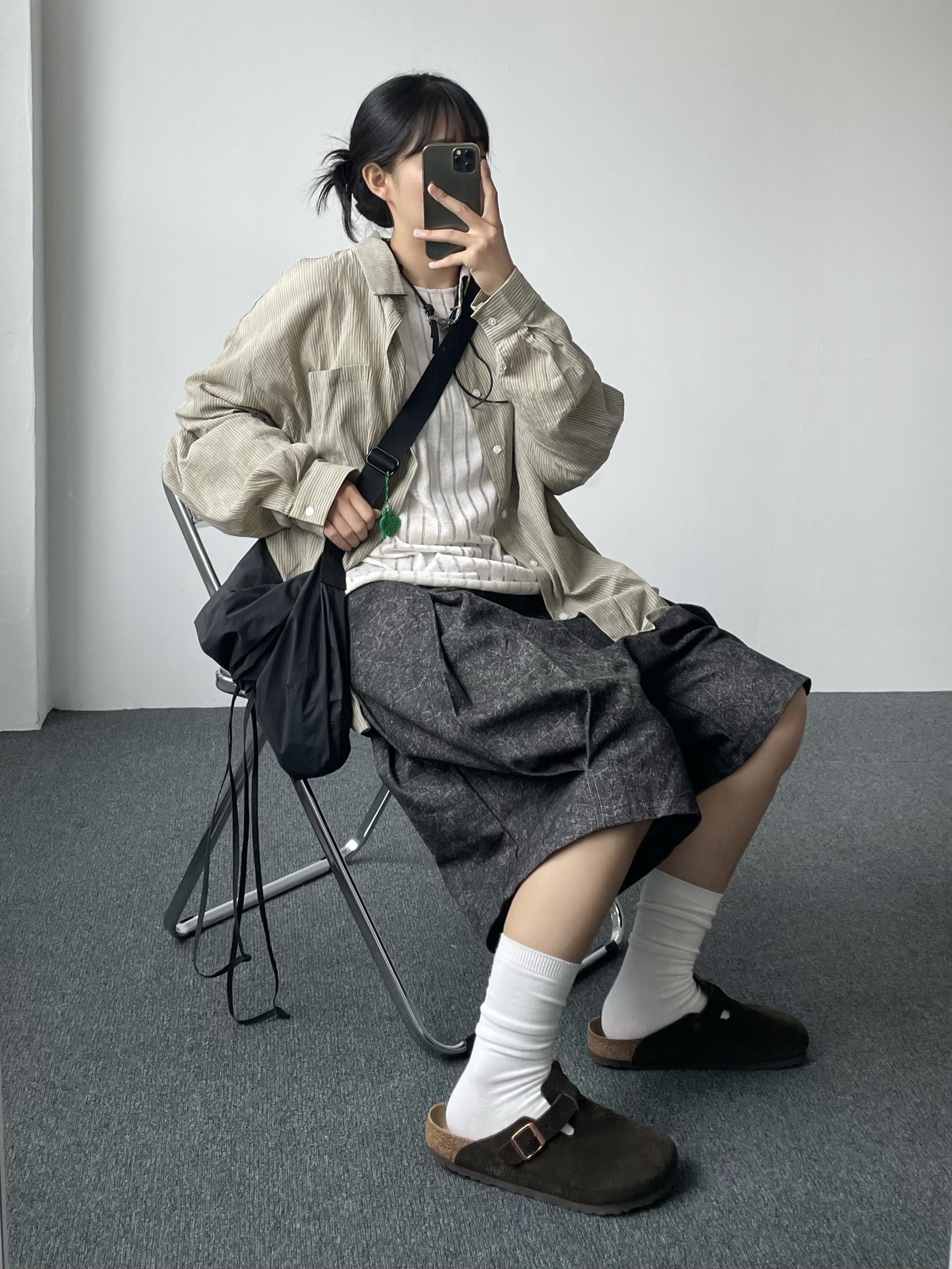 Birkenstock Boston Soft Footbed Mocha - Regular, Our Legacy Ladon Leather Keychain Black 착용 스타일 - 4