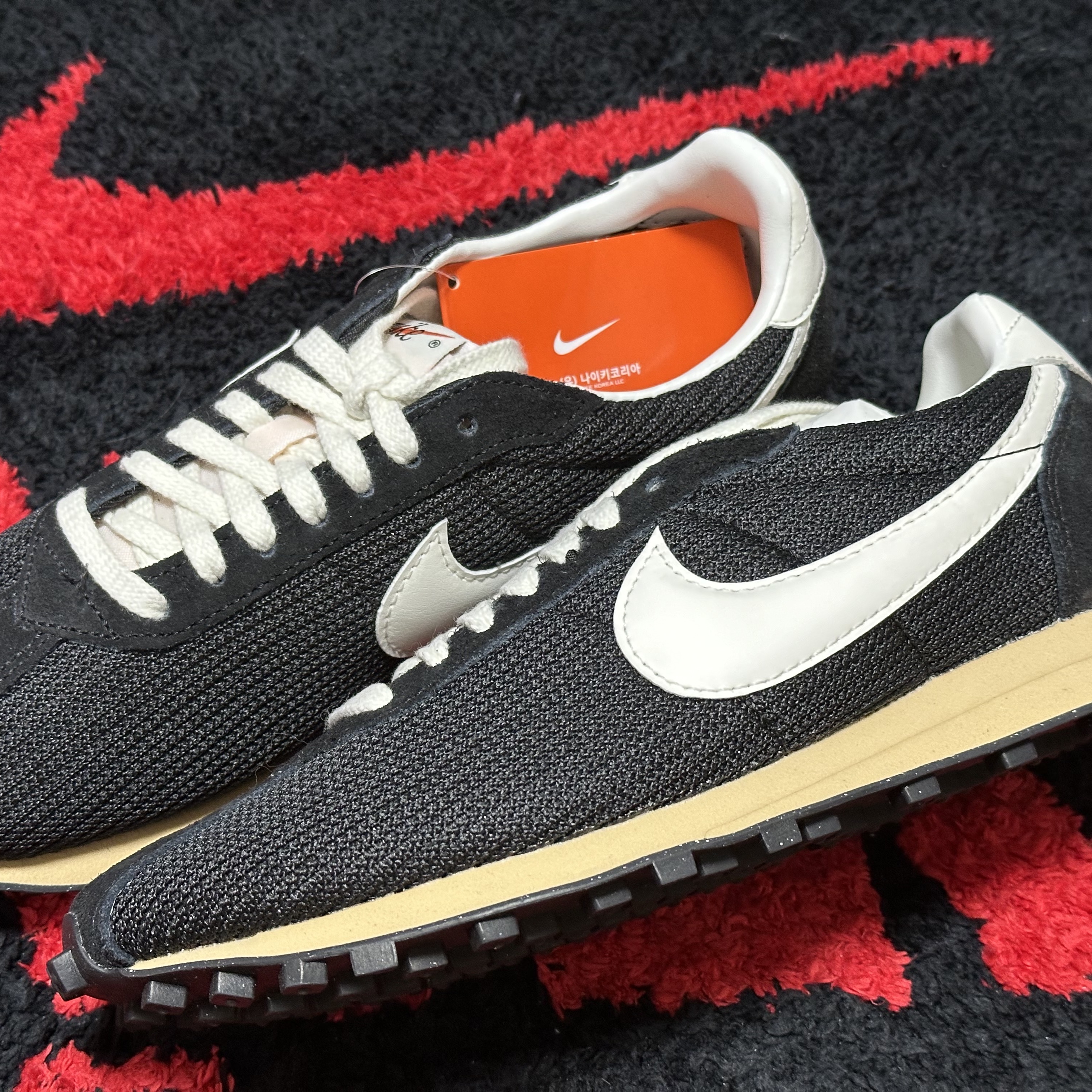 Nike LD-1000 SP Black and Sail 착용 스타일