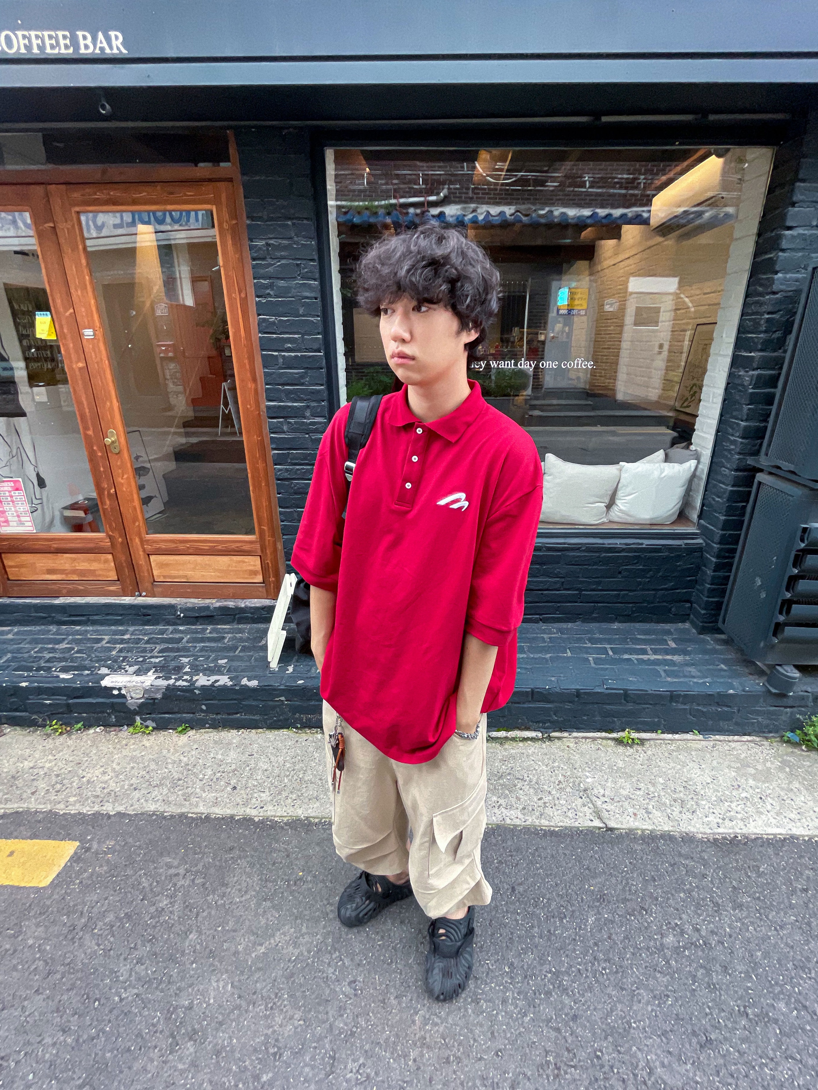 Crocs x Salehe Bembury Pollex Clog Sasquatch 착용 스타일 - 4