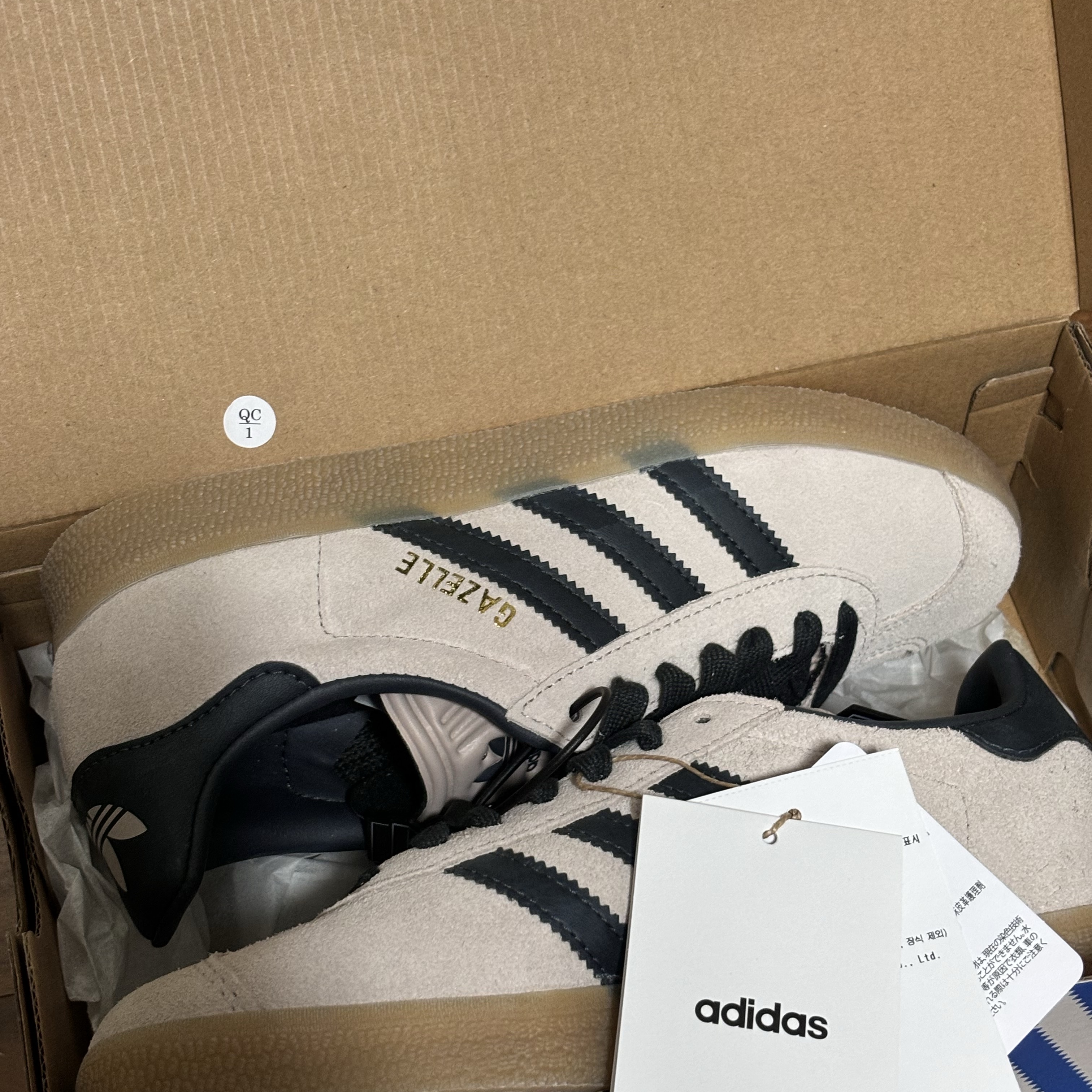 Adidas Gazelle Wonder Taupe Night Indigo 착용 스타일