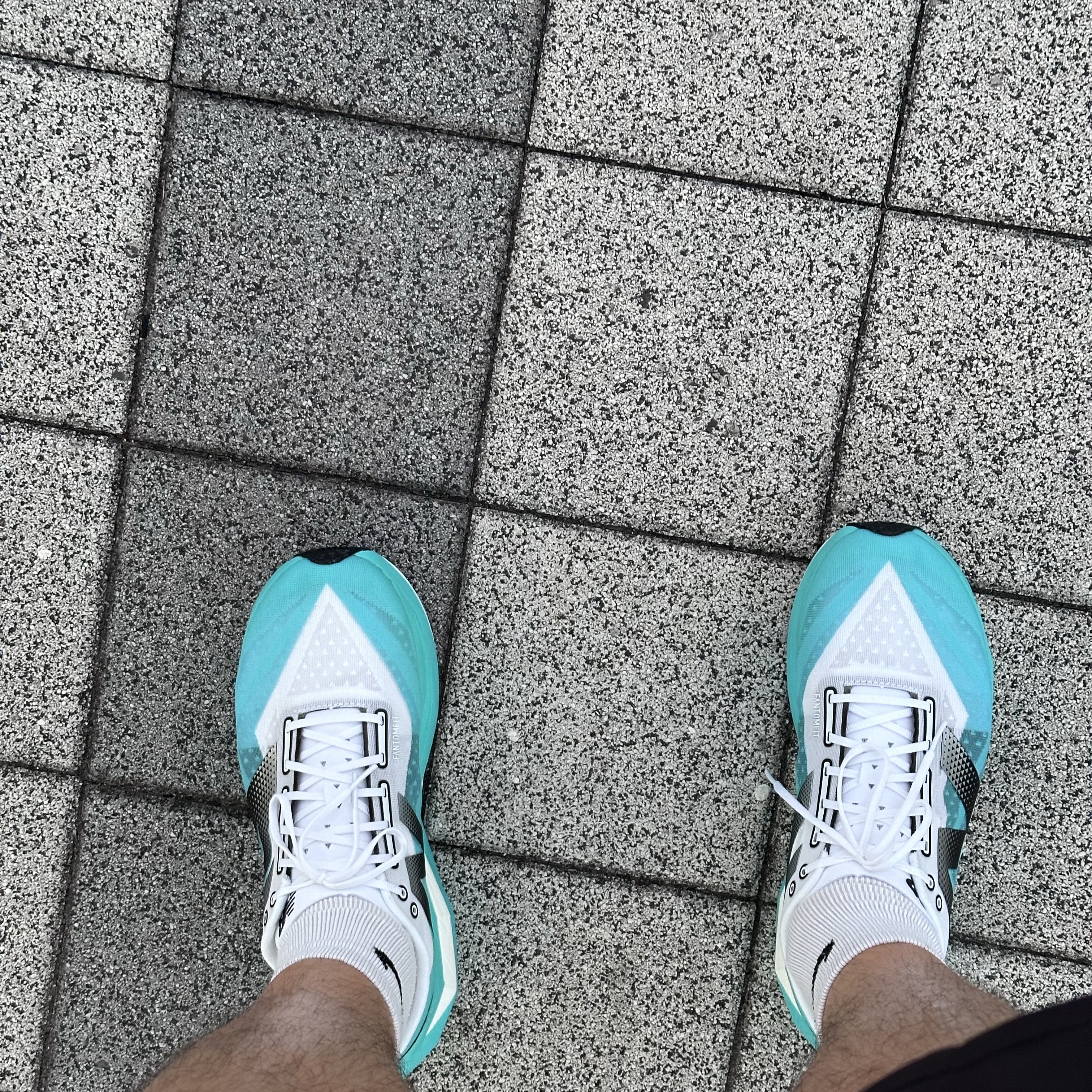 New Balance Fuelcell Supercomp Elite v4 Cyber Jade White - 2E Wide 착용 스타일 - 2