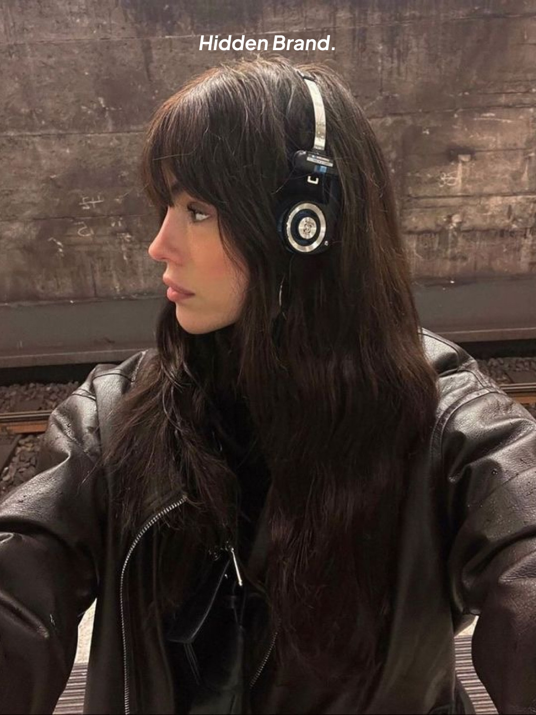Supreme x Koss Portapro Headphones Silver - 23FW, Supreme x Koss Portapro Headphones White - 23FW 착용 스타일 - 9