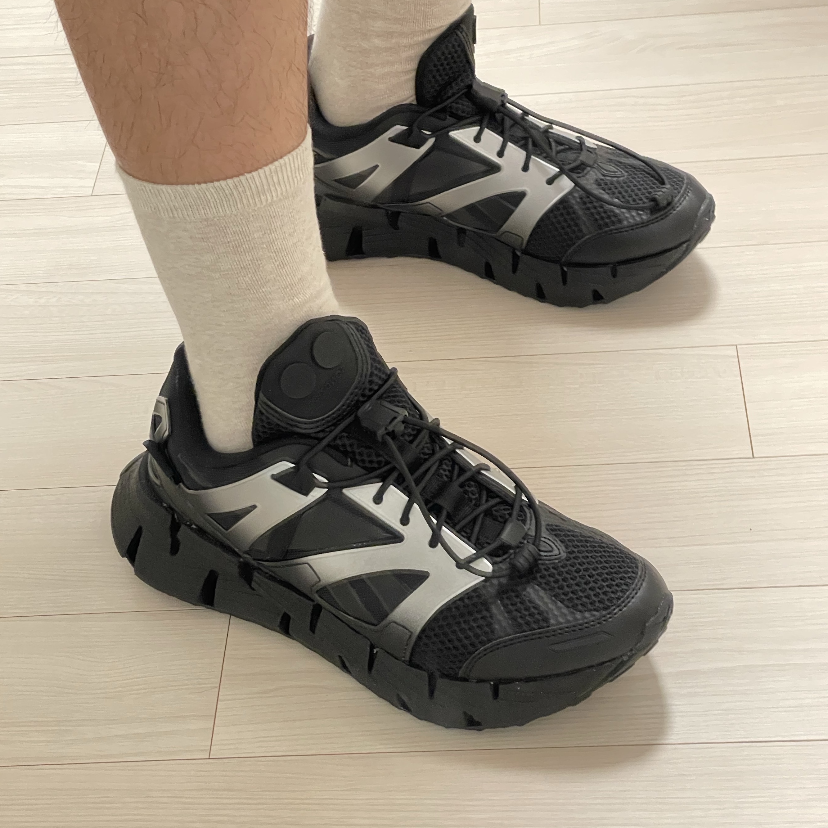 Reebok x Songzio Premier Floatzig Shadow Black 착용 스타일 - 3