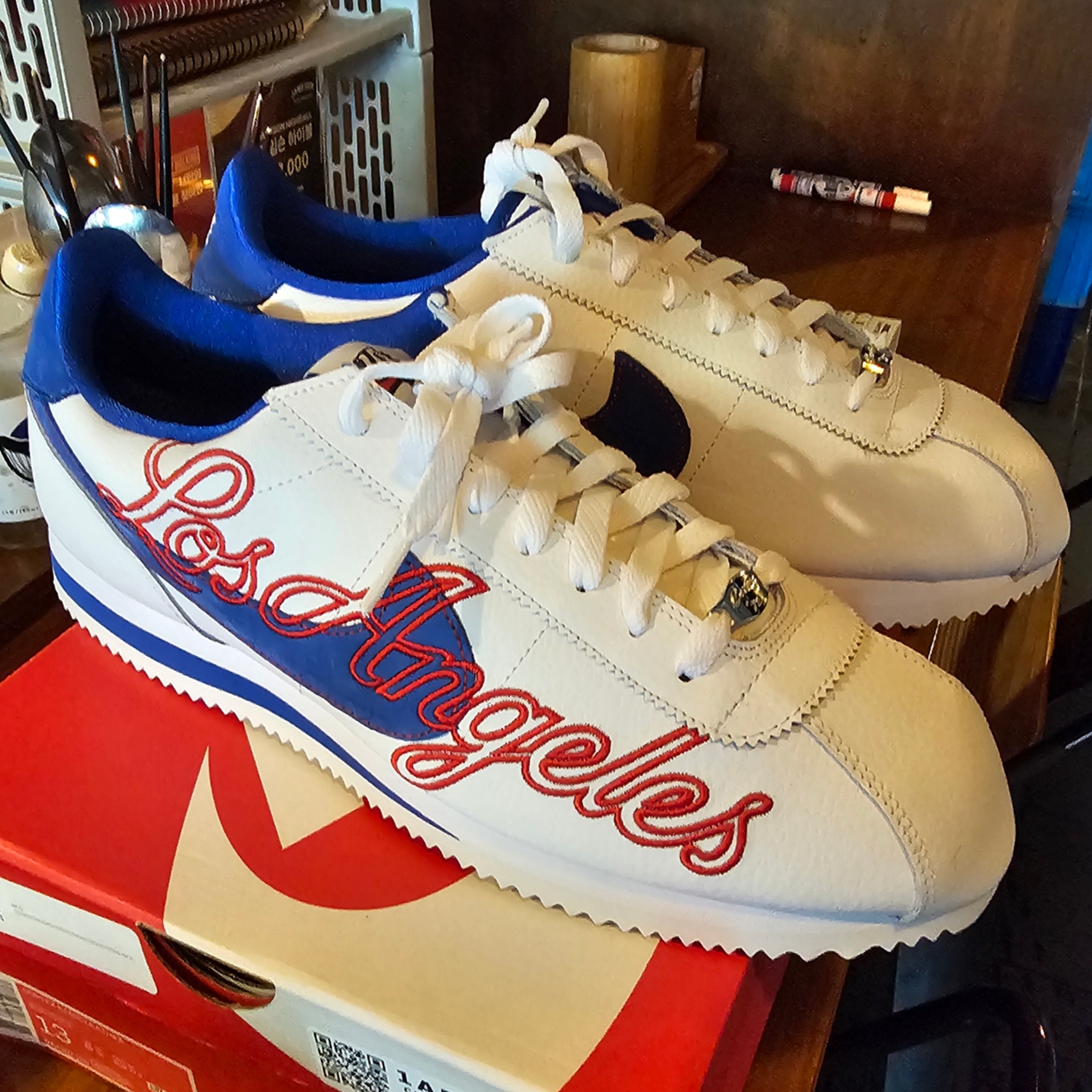 Nike Cortez Basic Leather Los Angeles 착용 스타일 - 2