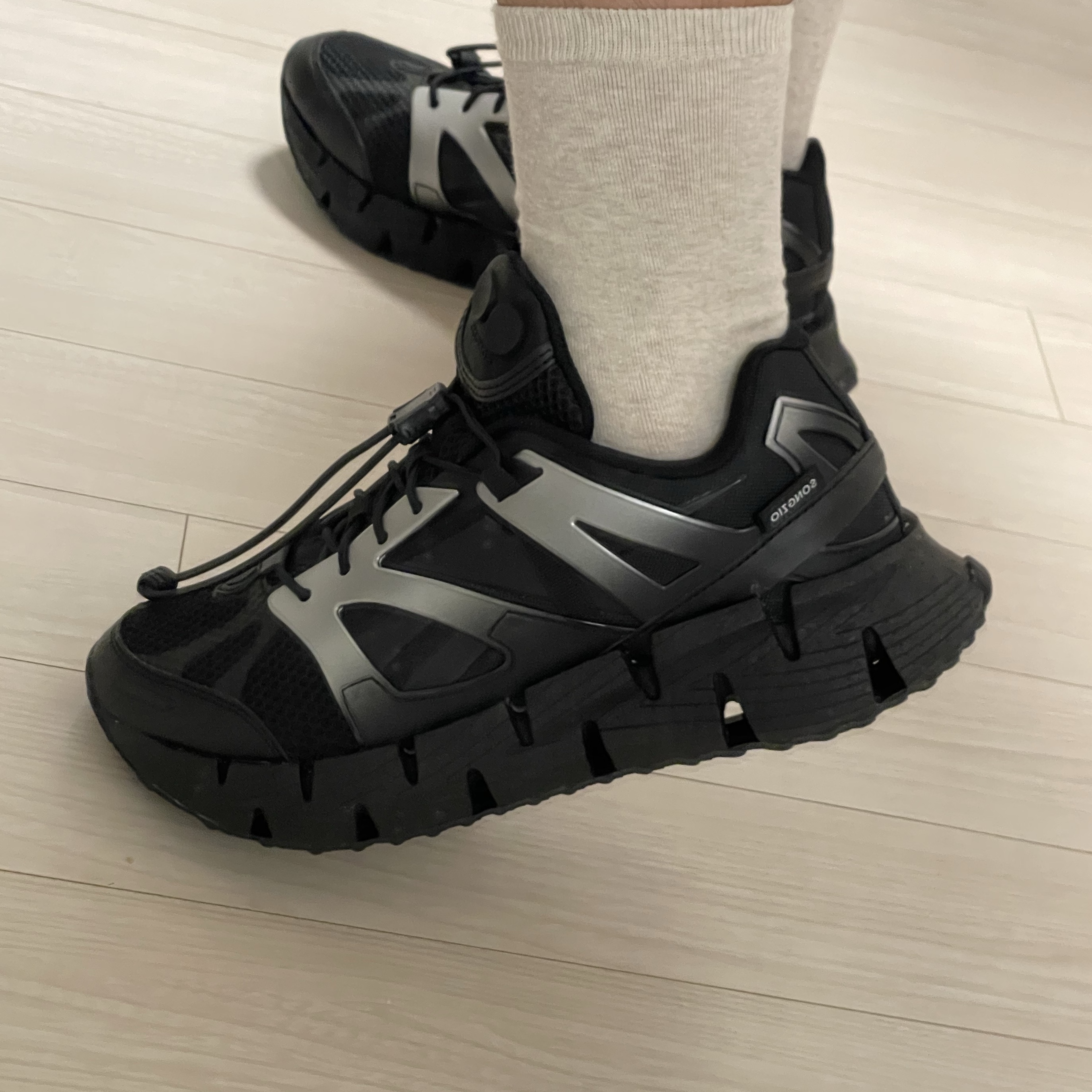 Reebok x Songzio Premier Floatzig Shadow Black 착용 스타일 - 1