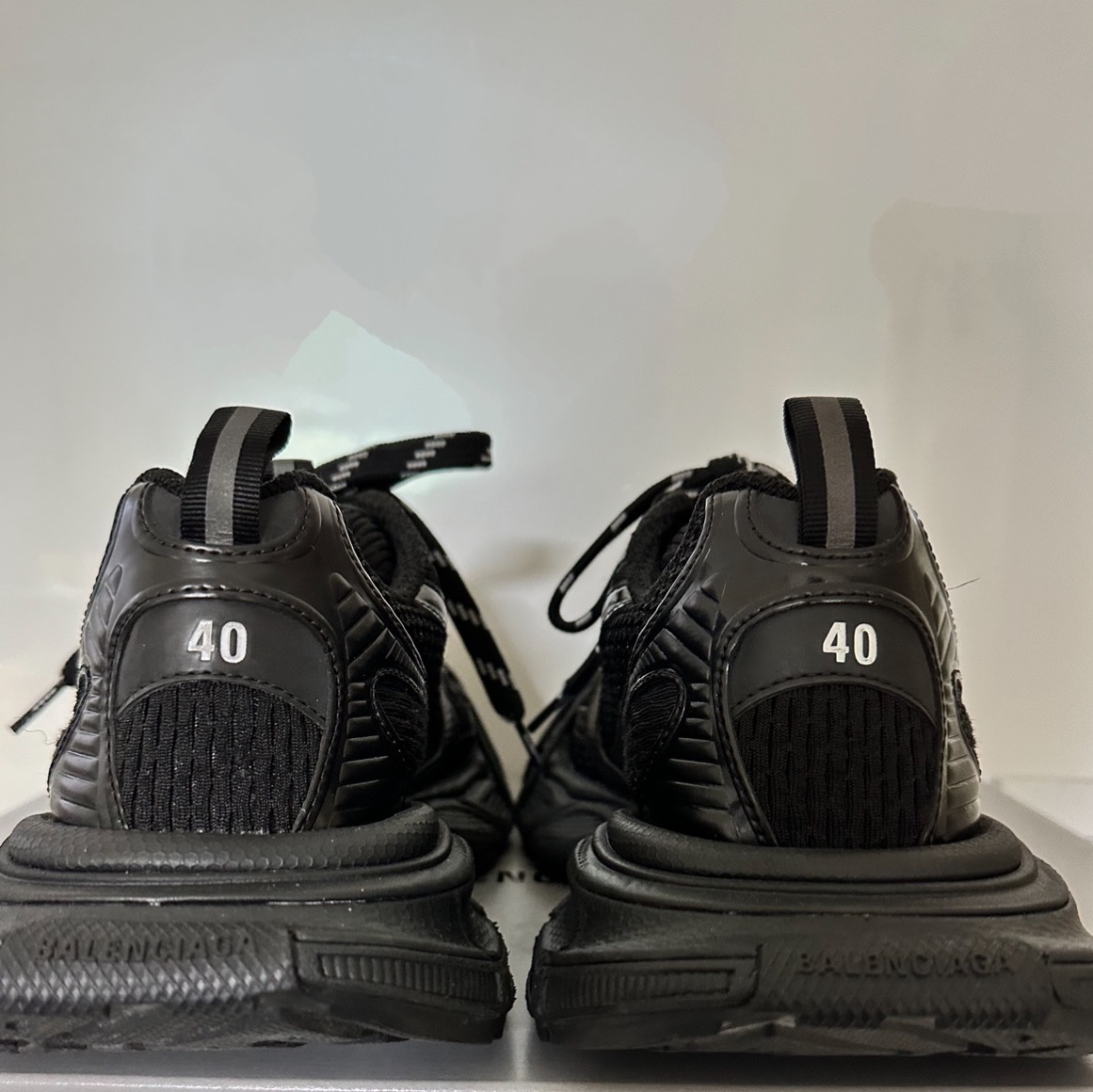 Balenciaga 3XL Sneakers Black 착용 스타일 - 4