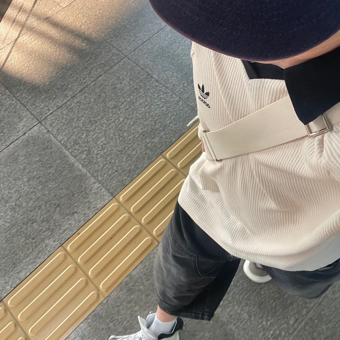 Adidas Adicolor Classics Waffle Polo Shirt Wonder White - KR Sizing, Ader Error Log; Khalif Green 착용 스타일
