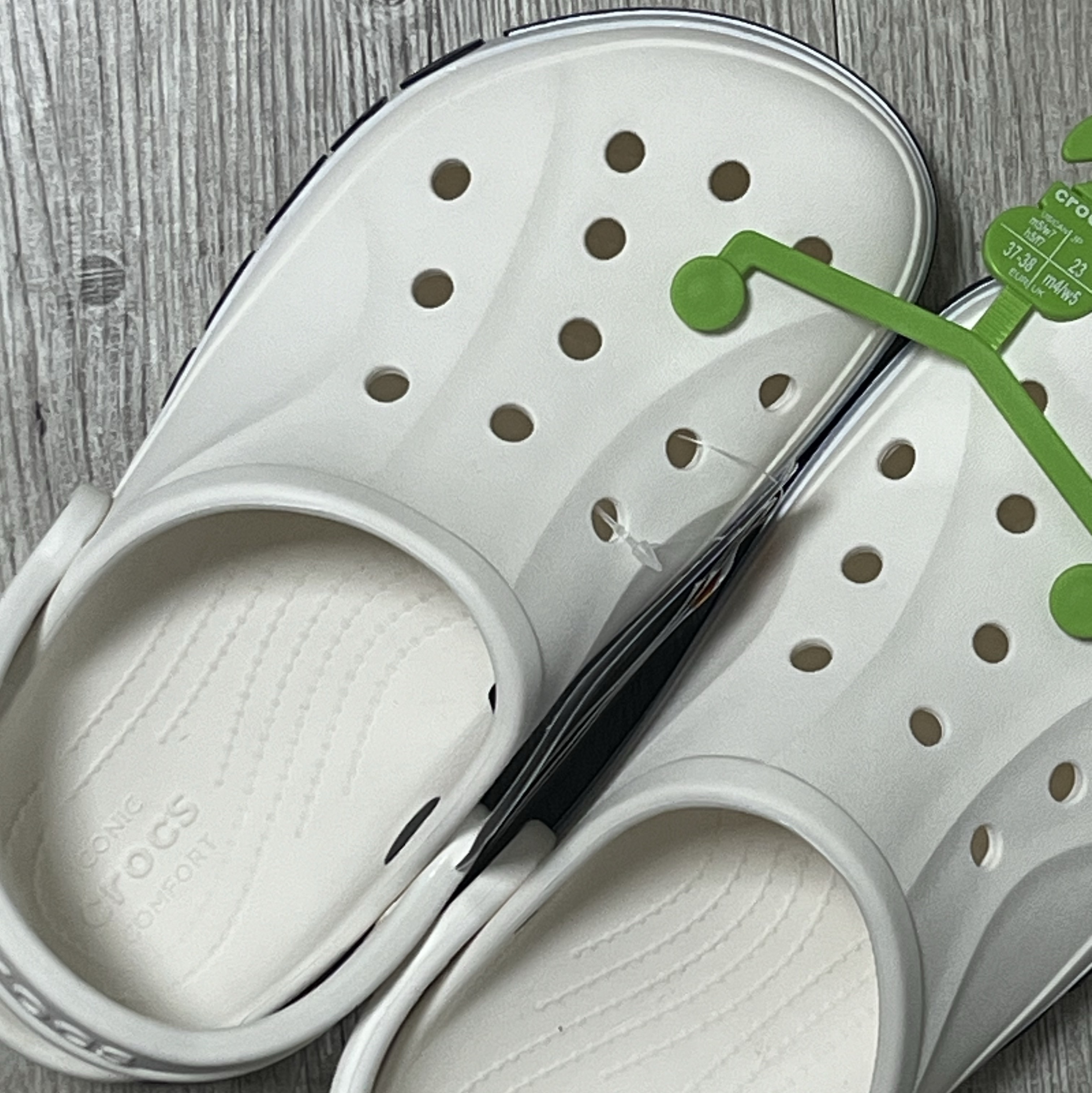 Crocs Bayaband Clog White Navy 착용 스타일