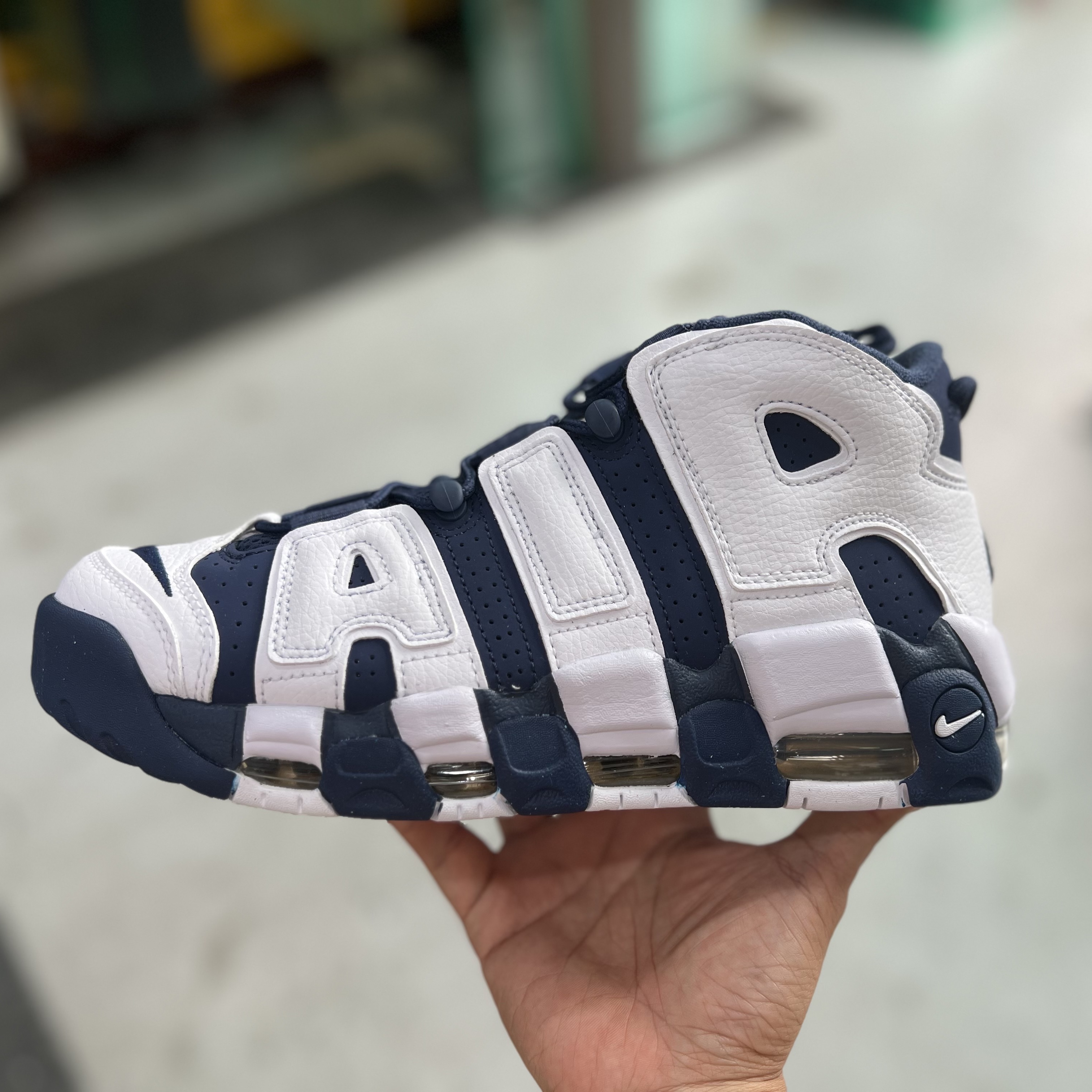 Nike Air More Uptempo 96 White Midnight Navy 착용 스타일
