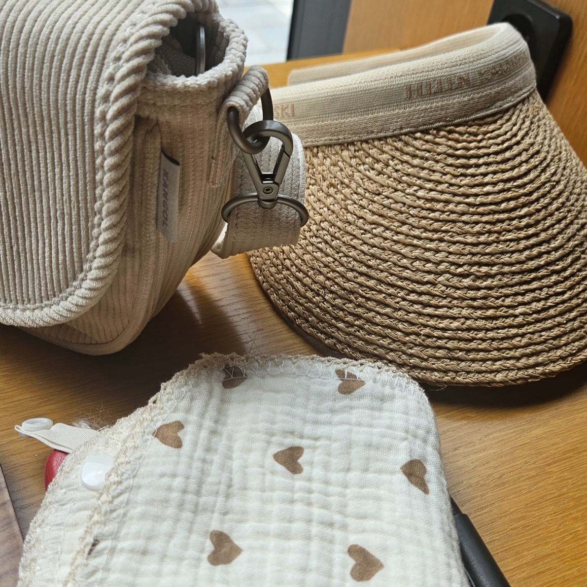 (W) Camper Right Leather Cross Strap Sandals Black, (W) Helen Kaminski Bianca Nougat Natural Logo 착용 스타일 - 6