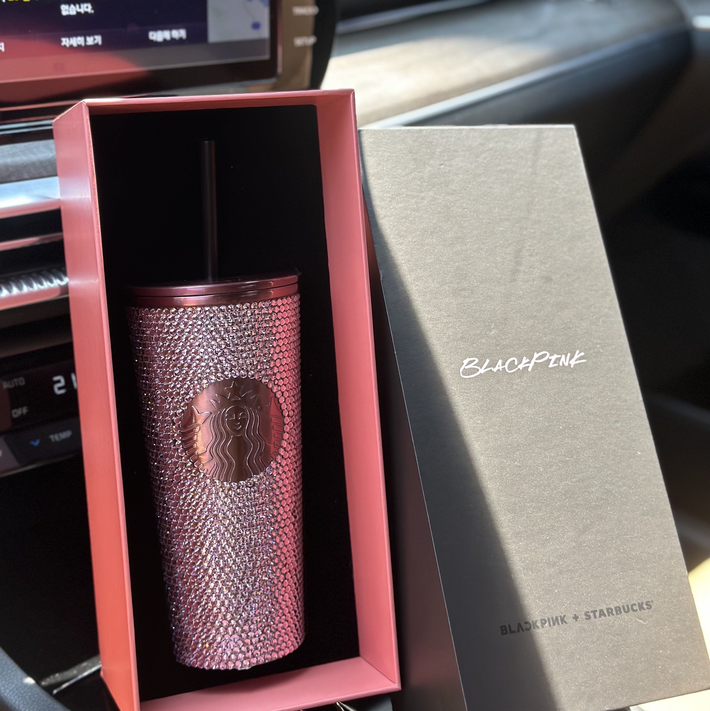 Starbucks x Blackpink SS Linestone Cold Cup 473ml 착용 스타일 - 4