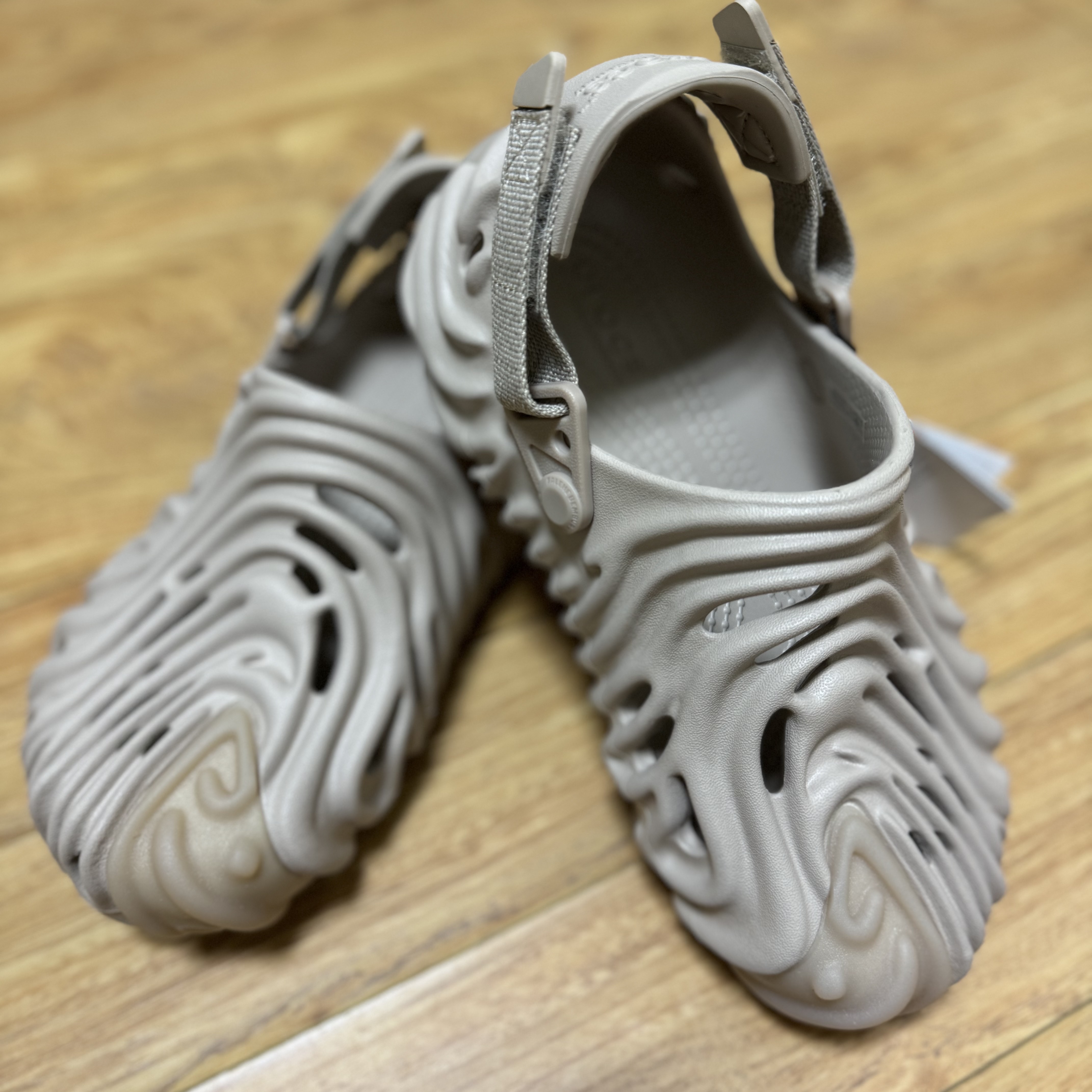Crocs x Salehe Bembury Pollex Clog Horchata 착용 스타일