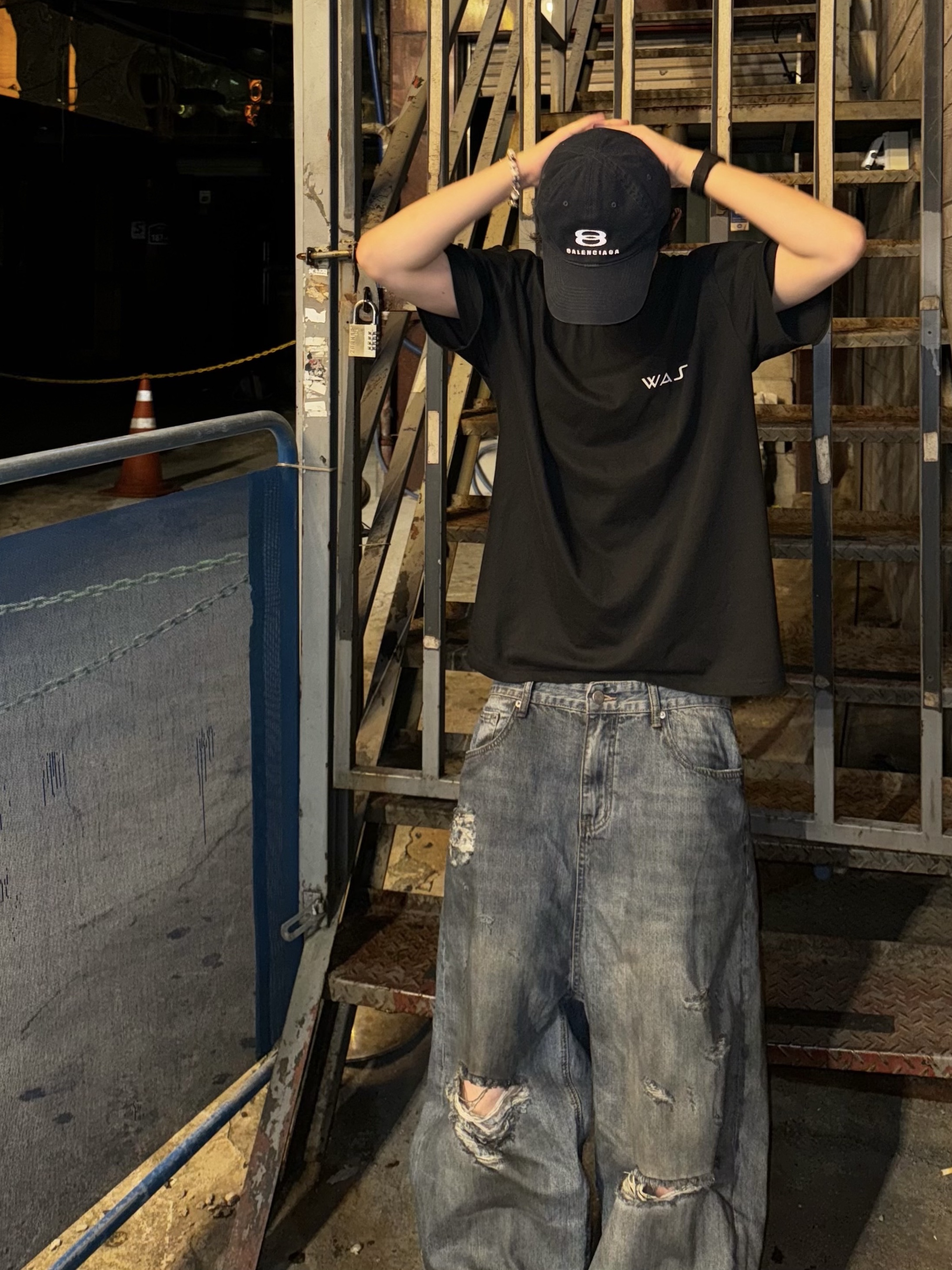 Balenciaga Unity Snowboard Cap Navy Blue, Awende Dirty Washing Jean 착용 스타일 - 2