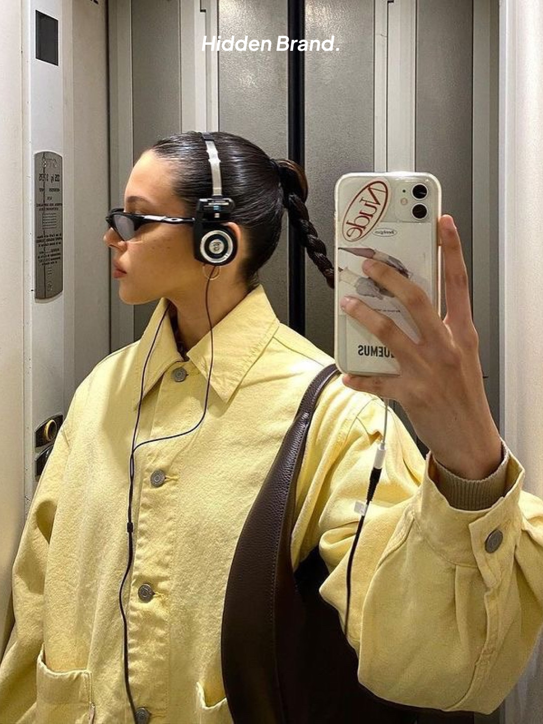 Supreme x Koss Portapro Headphones Silver - 23FW, Supreme x Koss Portapro Headphones White - 23FW 착용 스타일 - 8