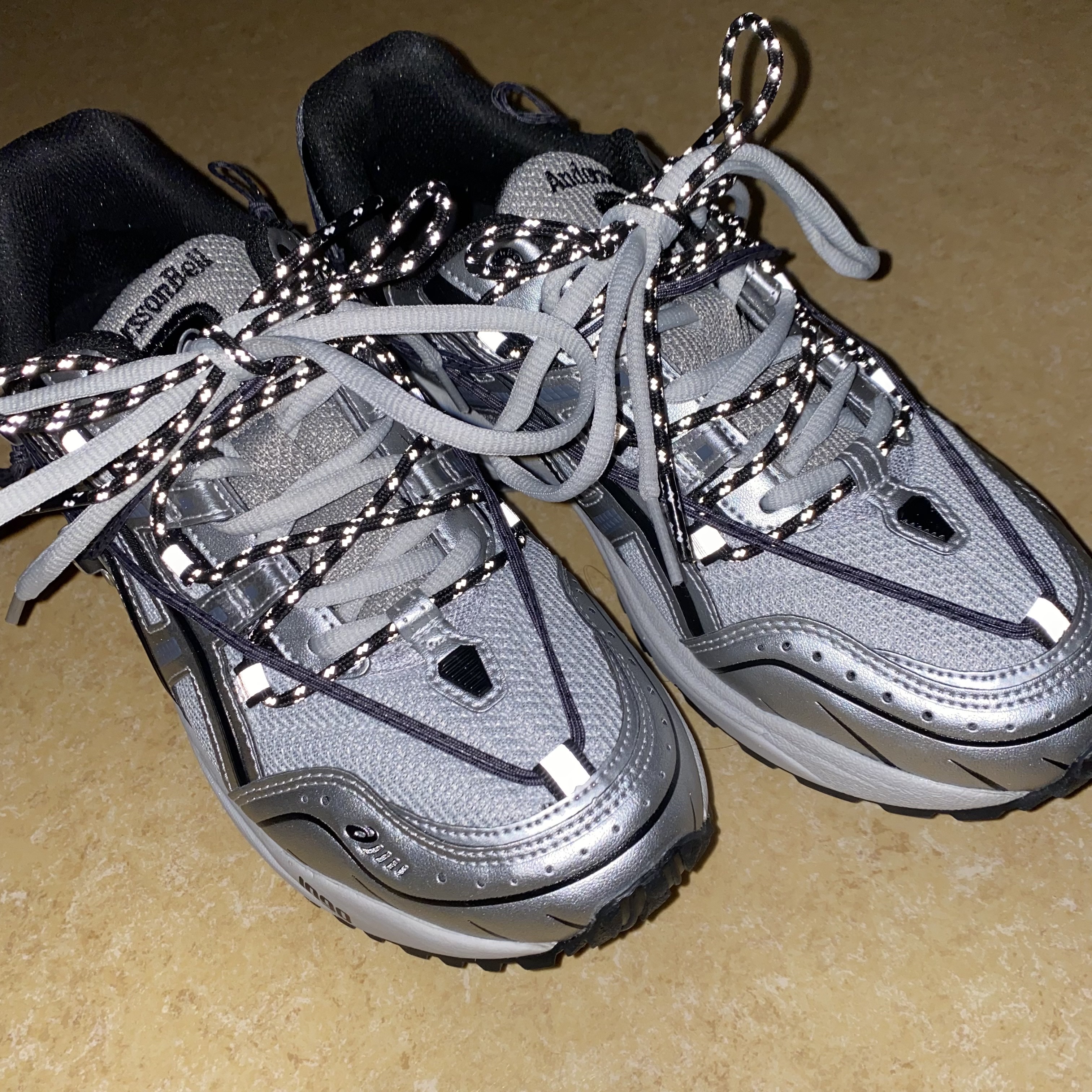Asics x Andersson Bell Gel-1090 Glacier Grey Silver 착용 스타일 - 1