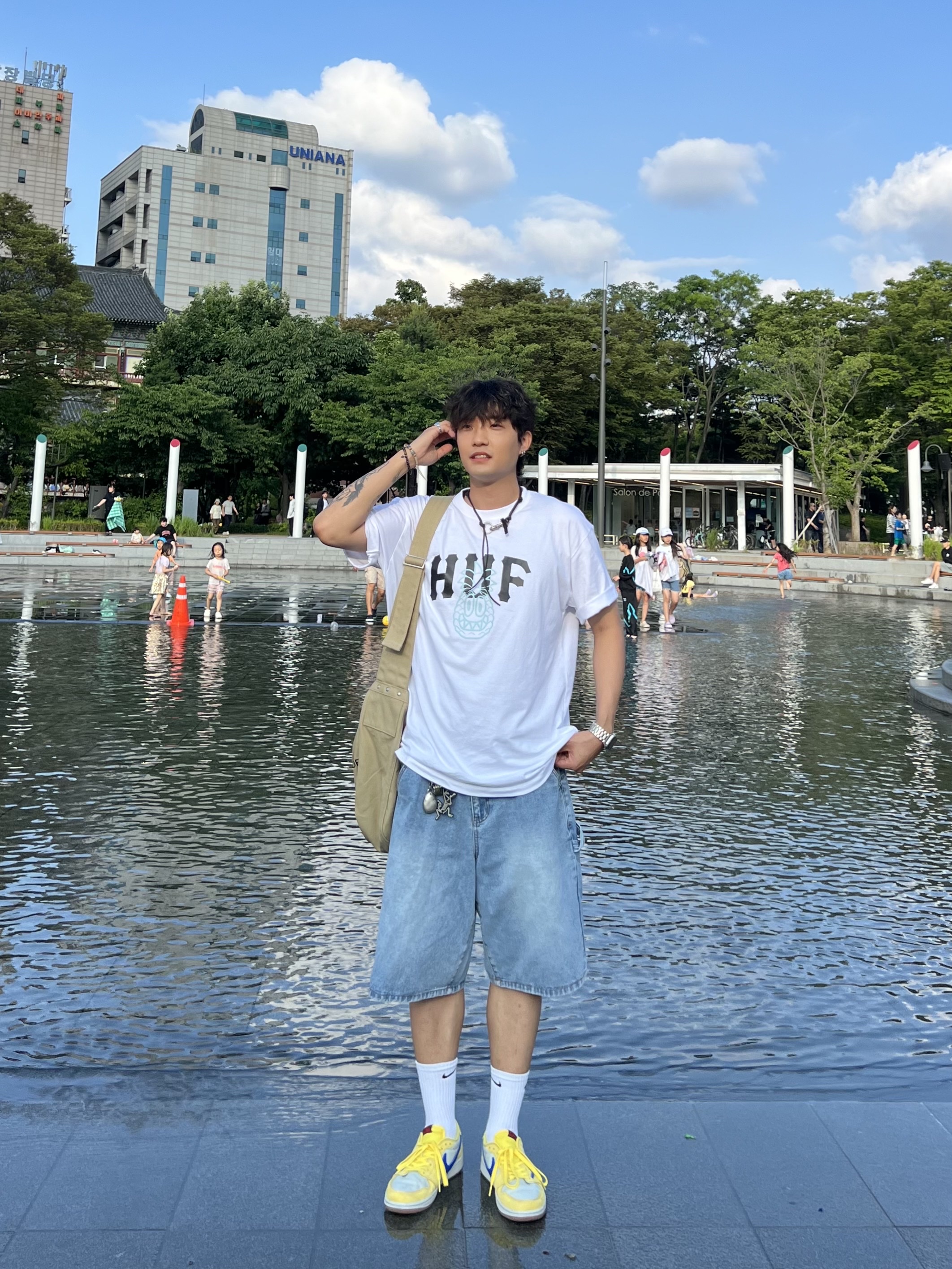 HUF x Reddy Pinnacle T-Shirt White, (W) Jordan 1 x Travis Scott Retro Low OG SP Canary 착용 스타일 - 3