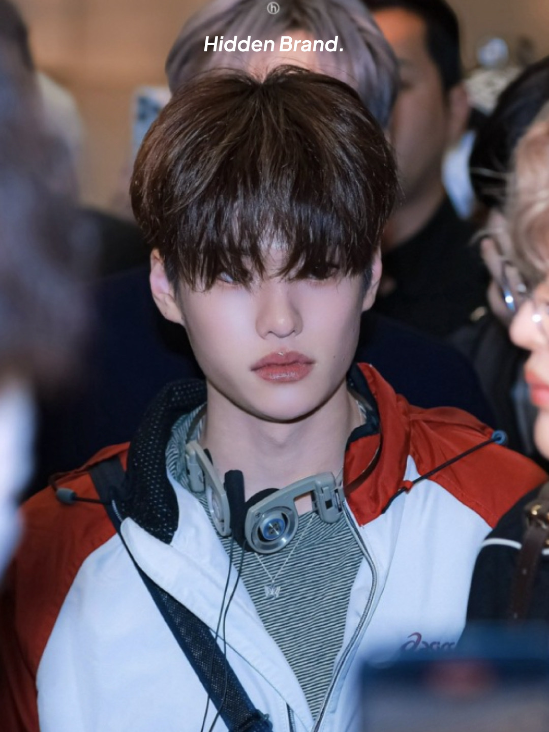 Supreme x Koss Portapro Headphones Silver - 23FW, Supreme x Koss Portapro Headphones White - 23FW 착용 스타일 - 5