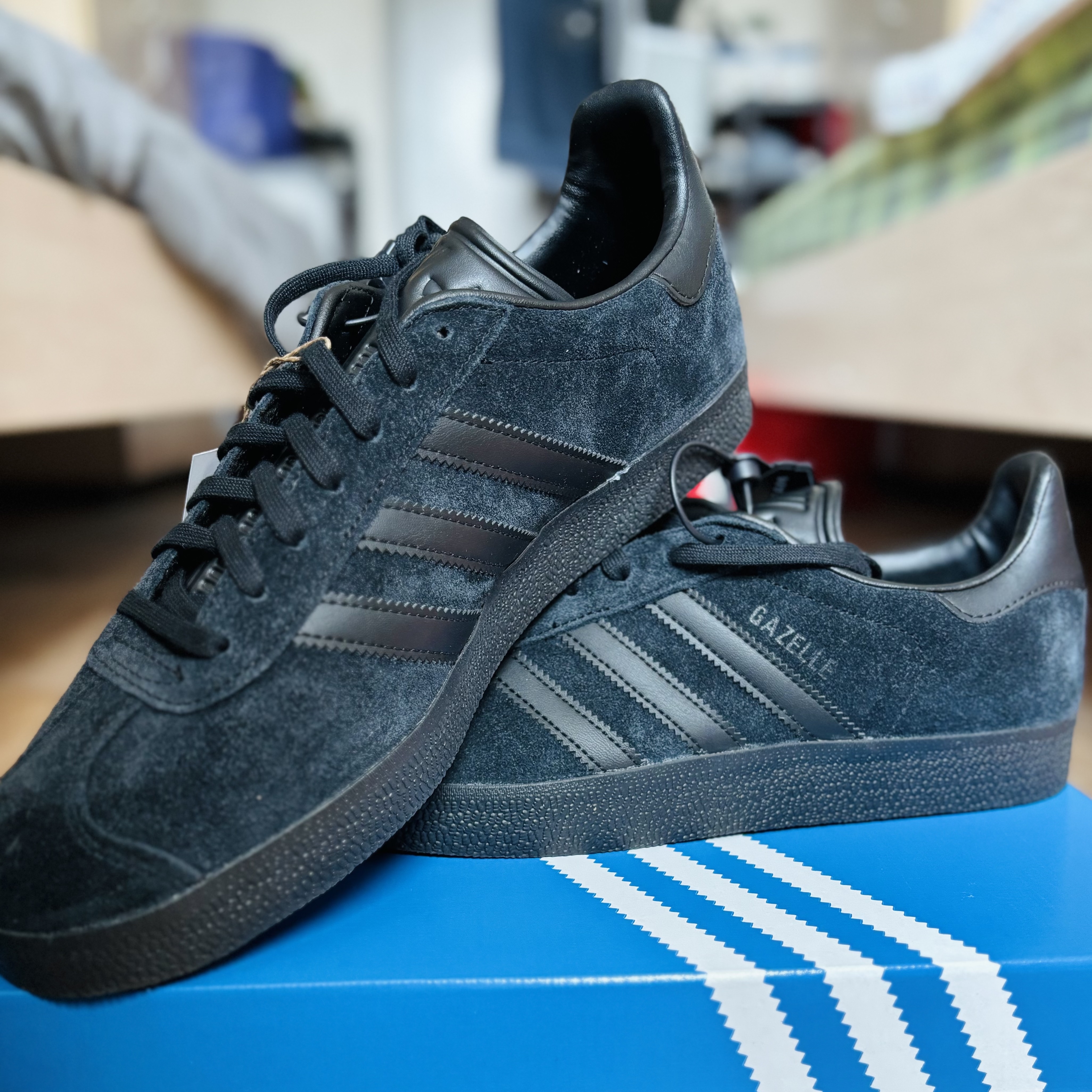 Adidas Gazelle Triple Black 착용 스타일