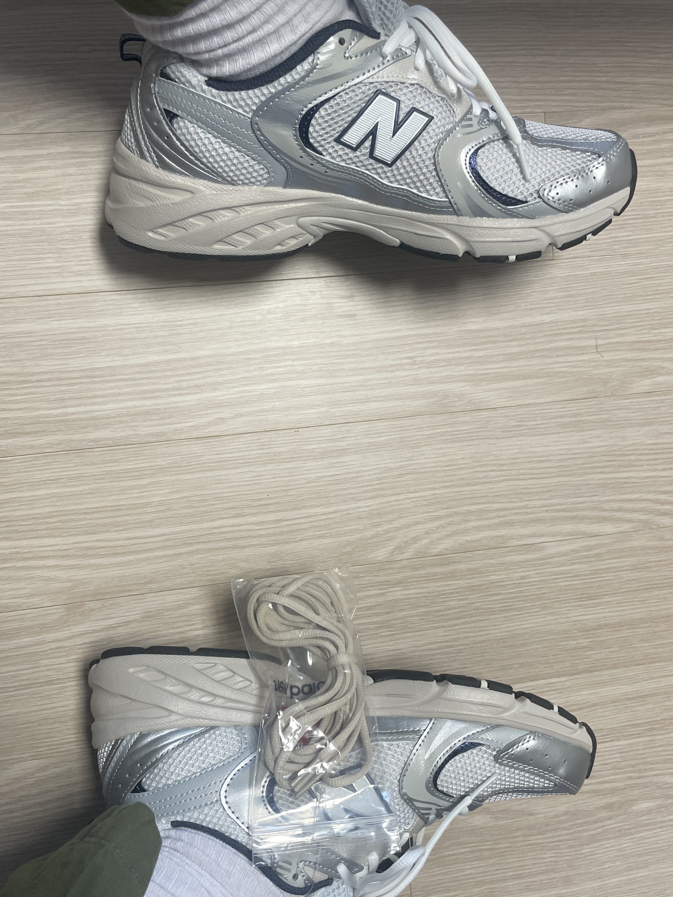 New Balance 530 Steel Grey 착용 스타일 - 2