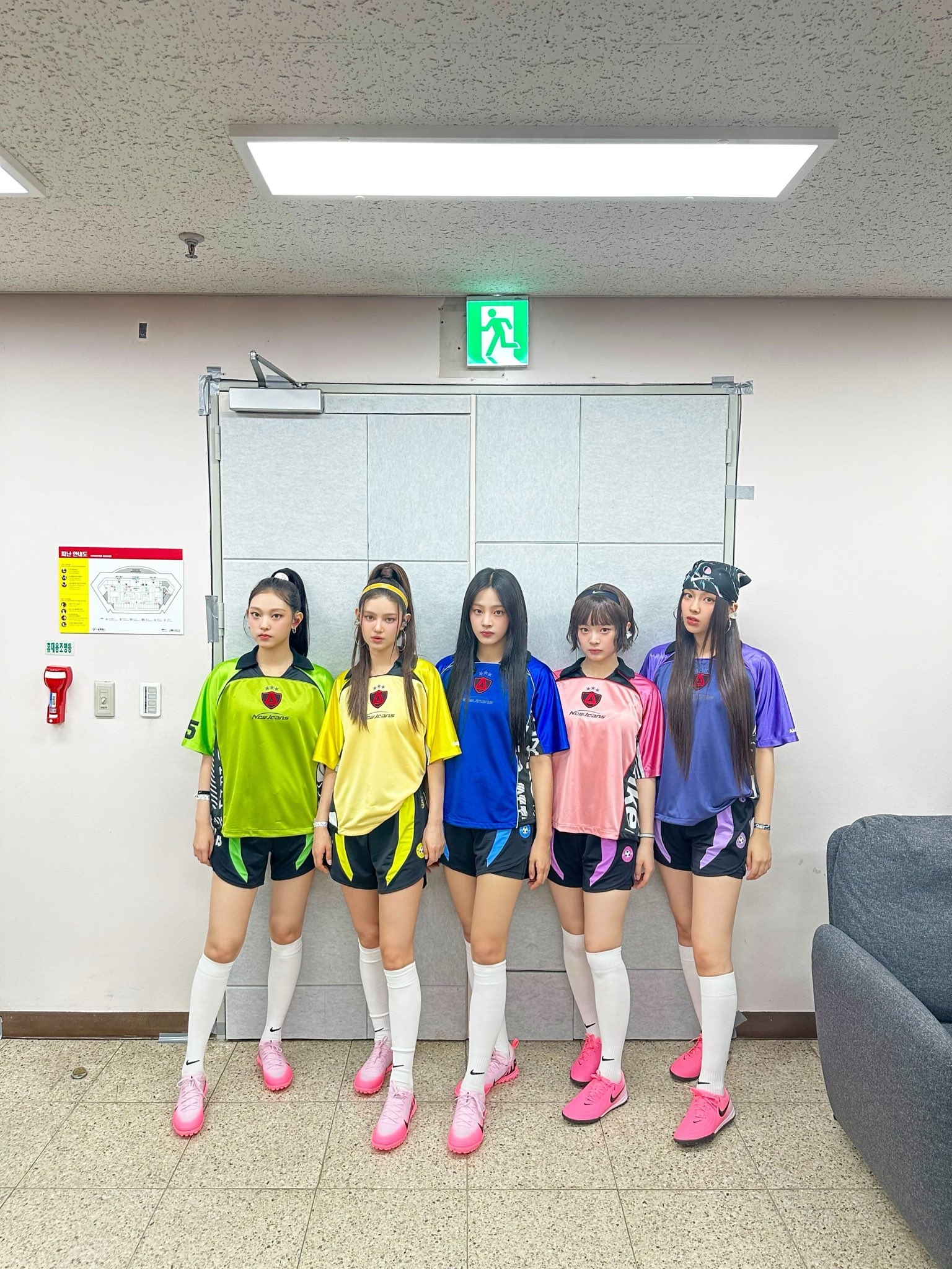 Nike Phantom GX 2 Academy TF Sunset Pulse Black, Nike Zoom Mercurial Vapor 15 Pro TF Pink Foam Black 착용 스타일 - 2