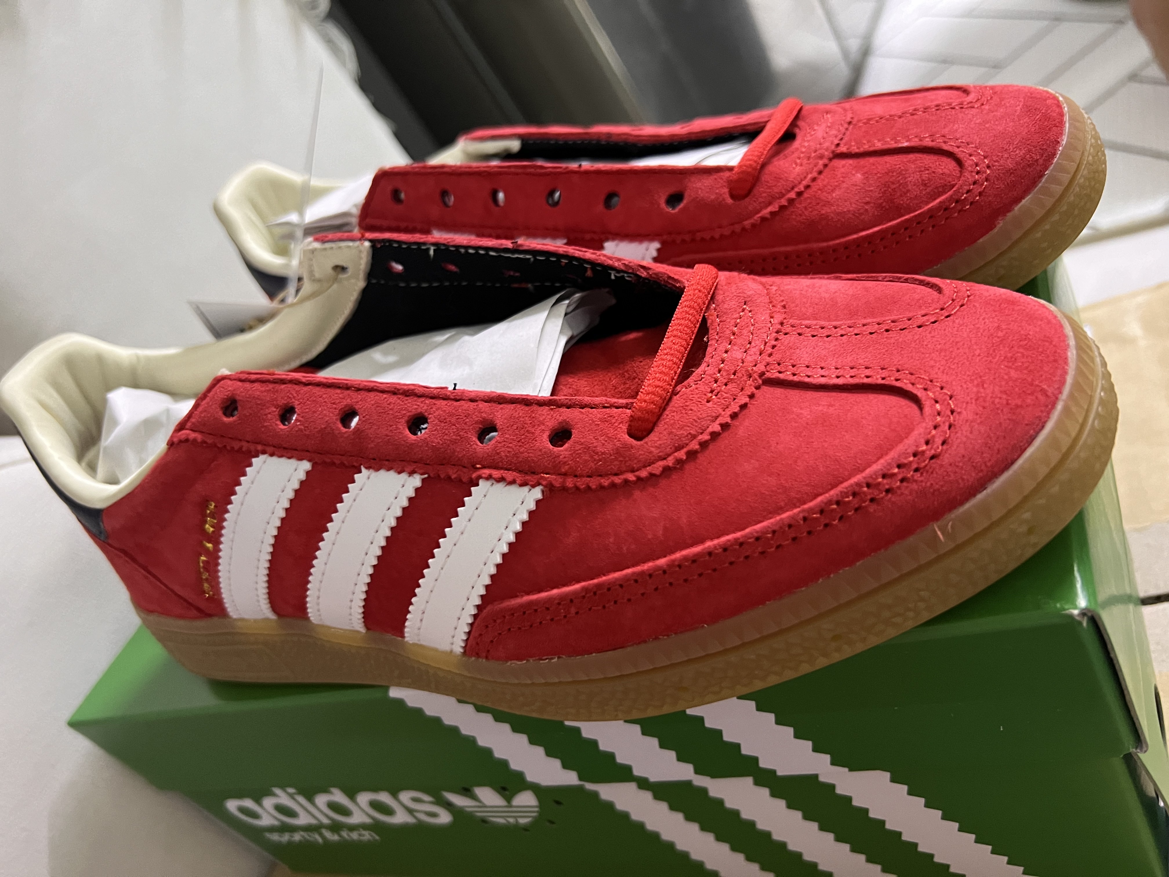 Adidas x Sporty & Rich Spezial Handball Collegiate Red Night Indigo 착용 스타일