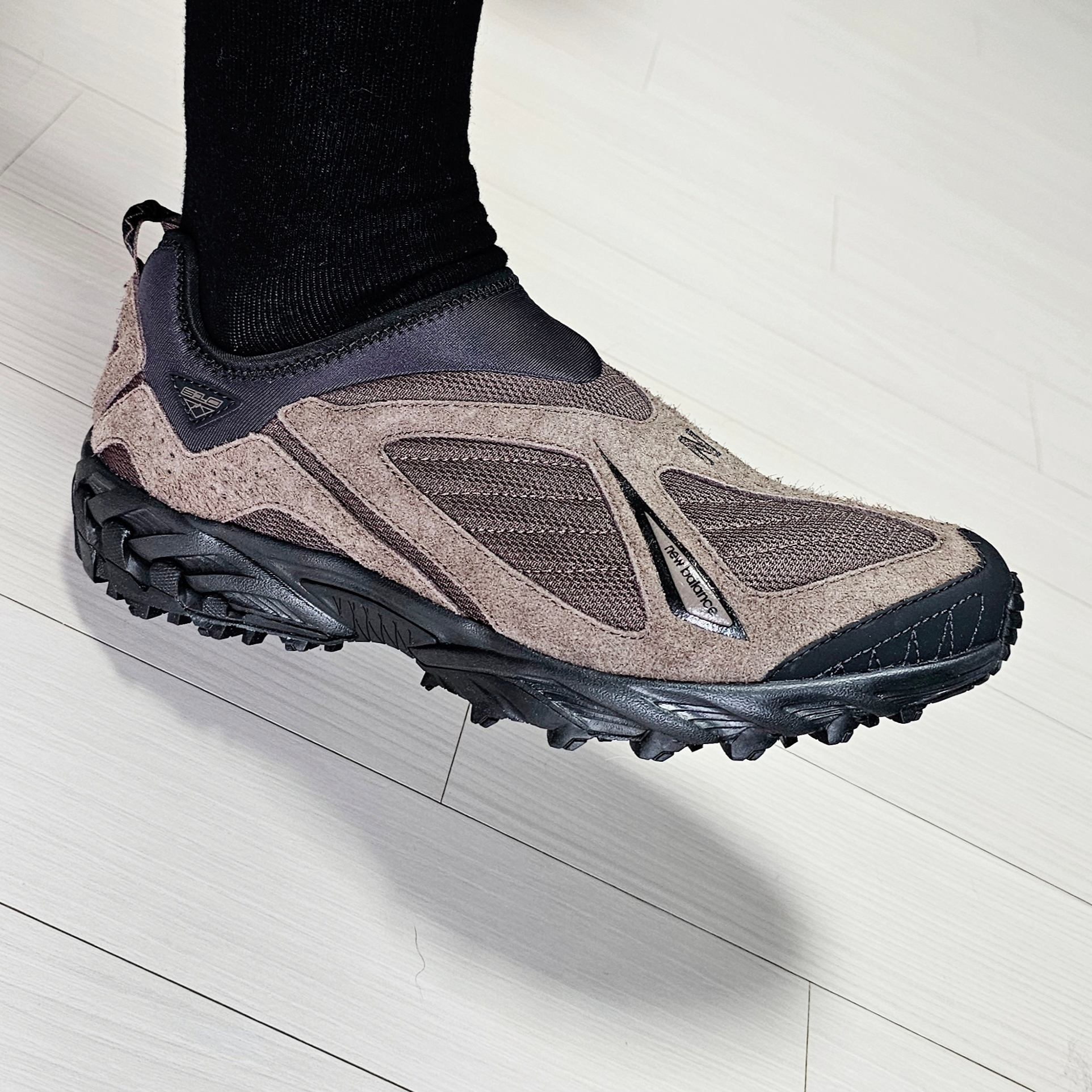 New Balance ML610S Dark Mushroom Phantom 착용 스타일