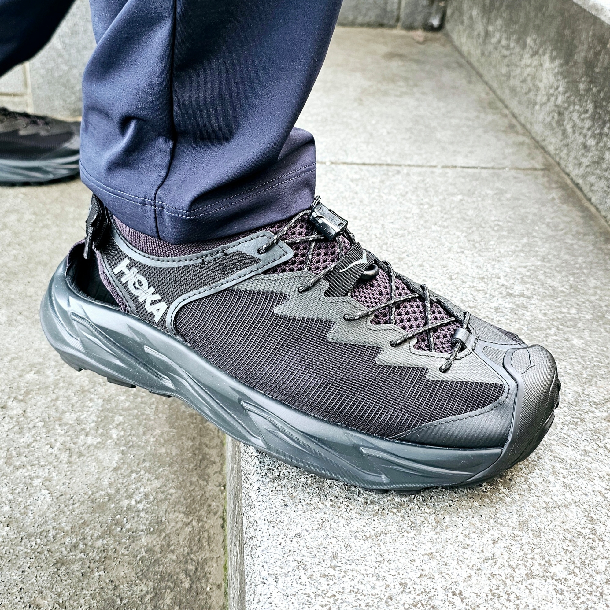 Hoka Hopara 2 Black 착용 스타일